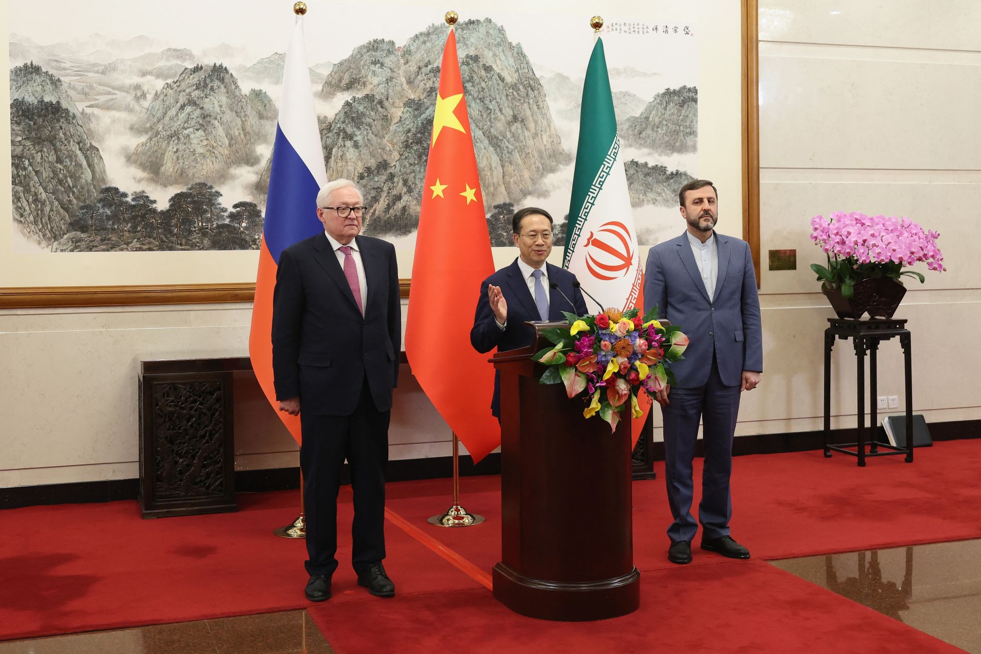 Nucléaire iranien: Pékin, Moscou et Téhéran appellent à la fin des sanctions