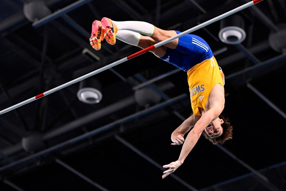 Athlétisme: Duplantis et Holloway triple champions du monde en salle