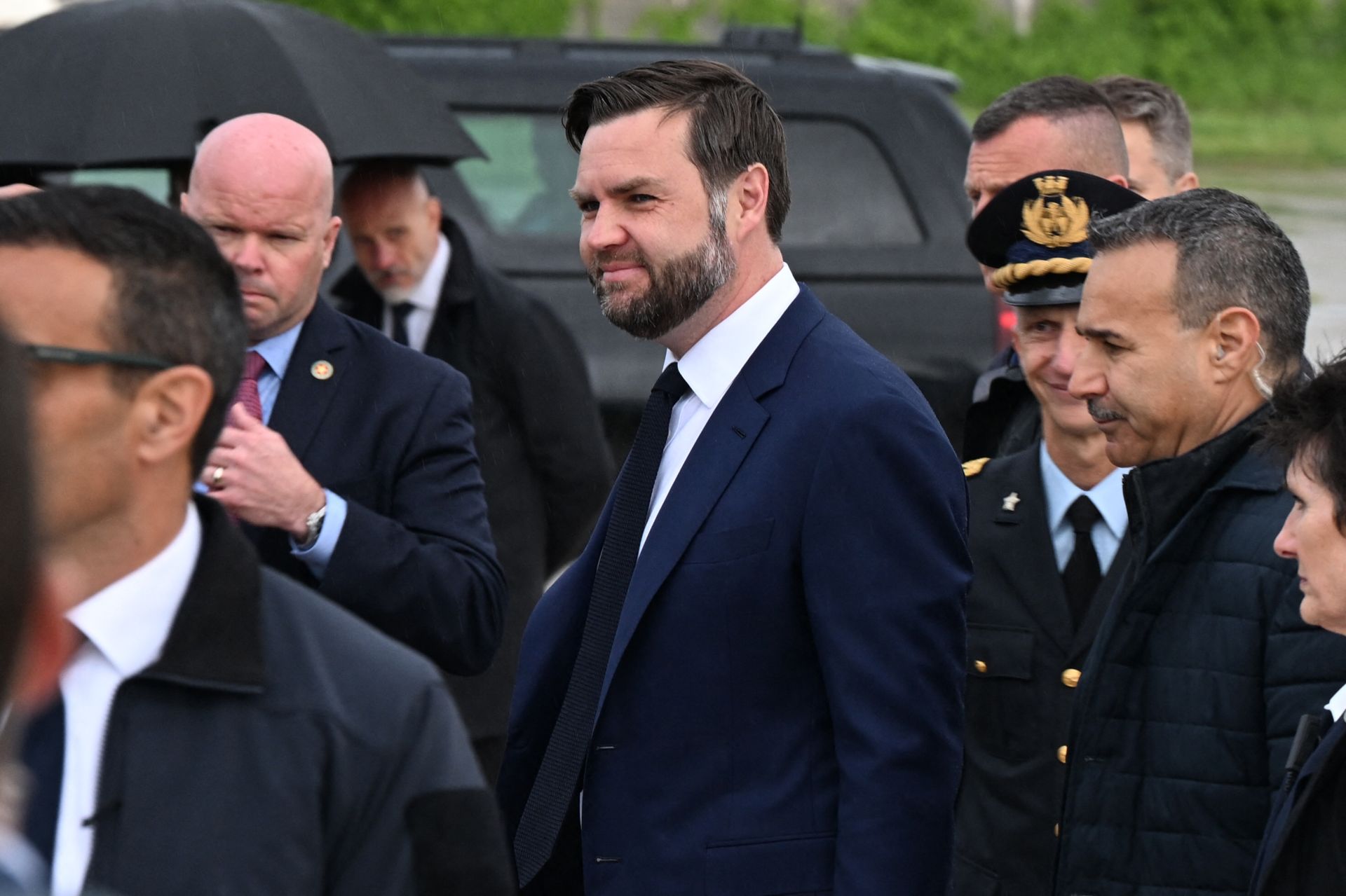 JD Vance voit Meloni à Rome avant de célébrer Pâques au Vatican