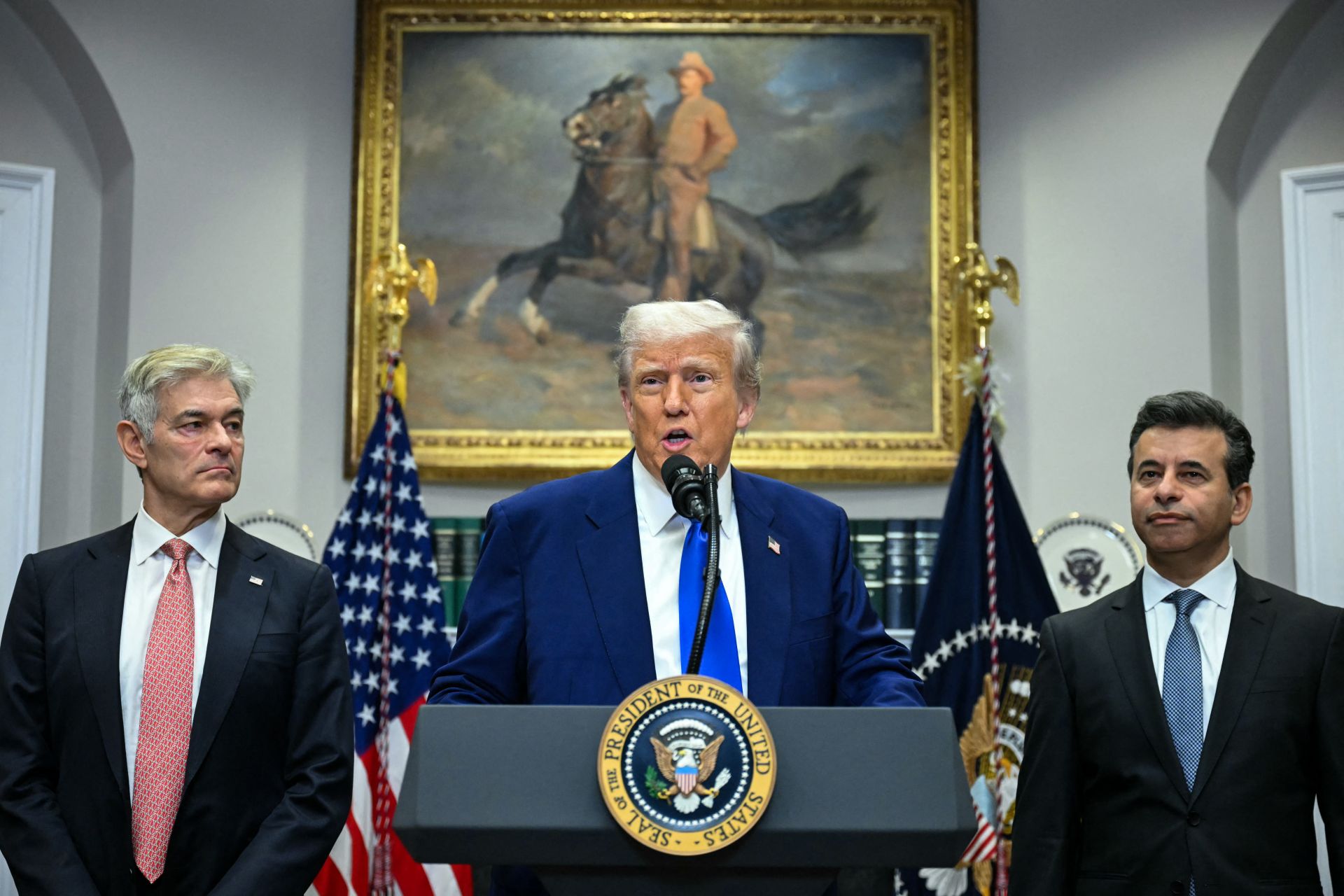 Un Trump combatif s'envole pour le Golfe