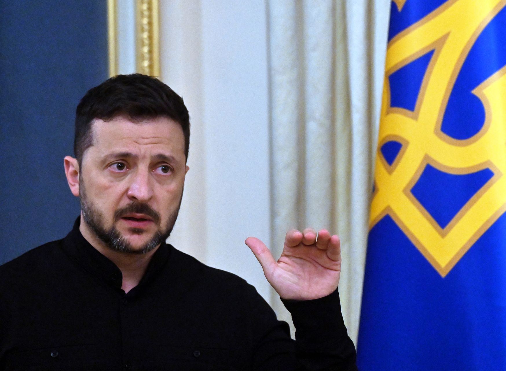 Ukraine: Zelensky accuse la Russie de «gagner du temps», après l'appel Trump-Poutine