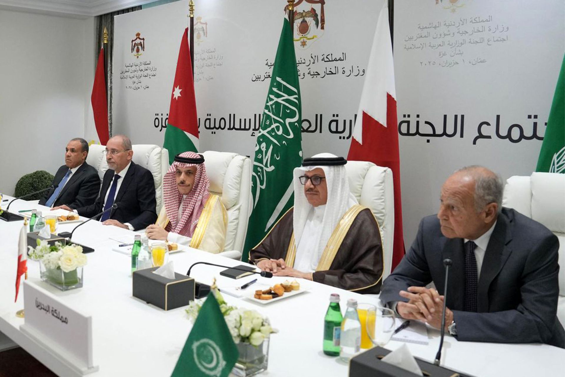 Le refus par Israël d'une délégation arabe en Cisjordanie «illustre son rejet» du processus de paix