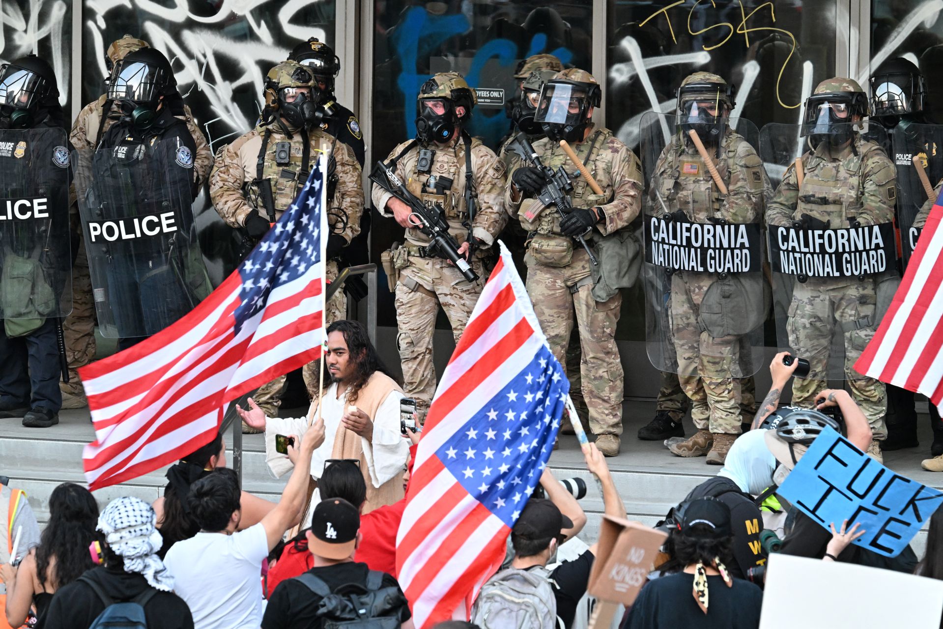 Couvre-feu à Los Angeles : premières arrestations, Trump muscle la réponse