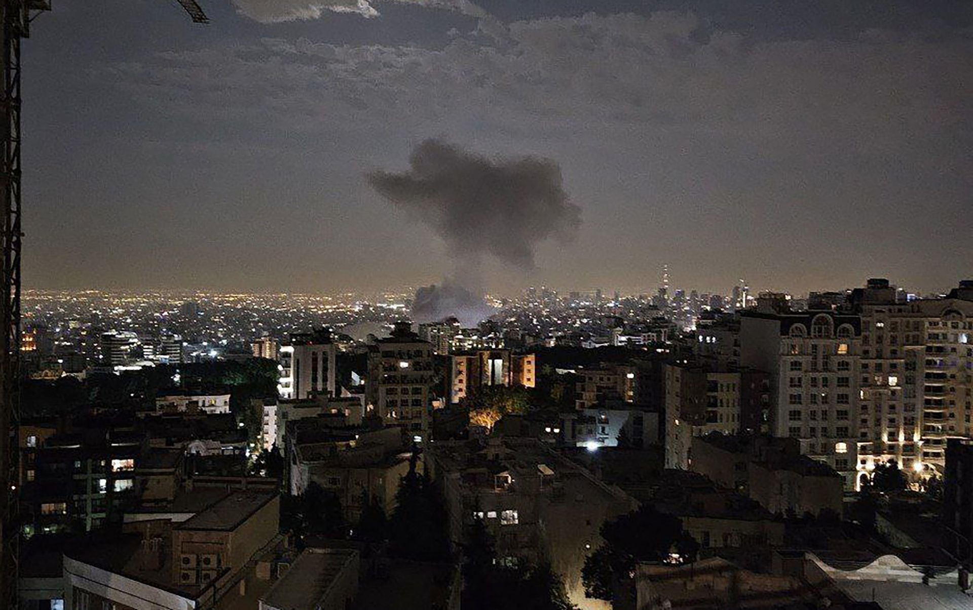 Israël entame une nouvelle soirée de frappes contre l'Iran, testant ses défenses