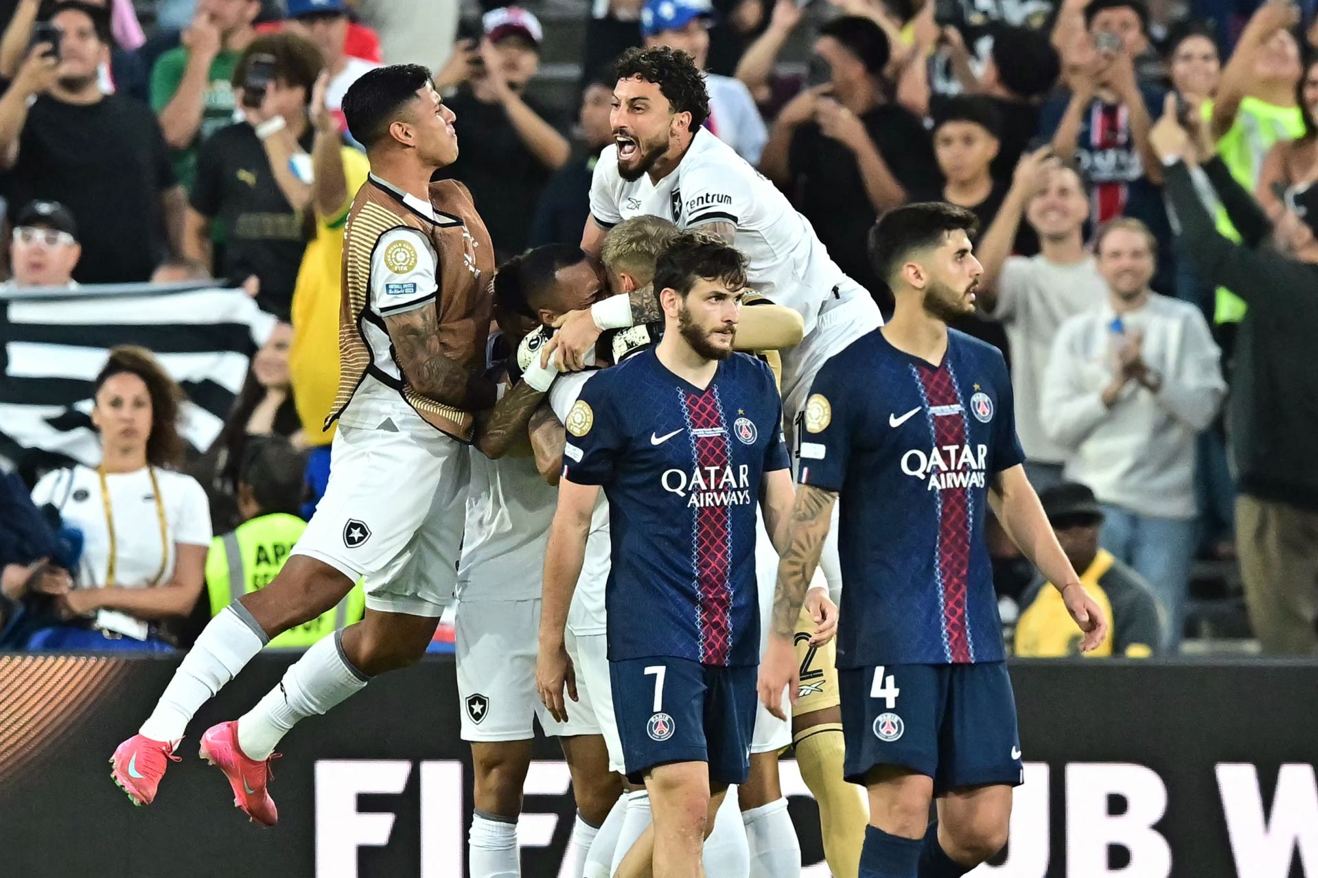 Mondial des clubs: battu par Botafogo, le PSG redescend de son olympe