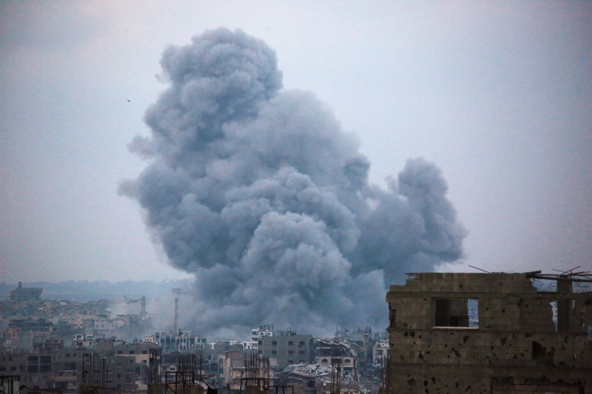 La Défense civile fait état de 15 morts à Gaza dans des frappes israéliennes