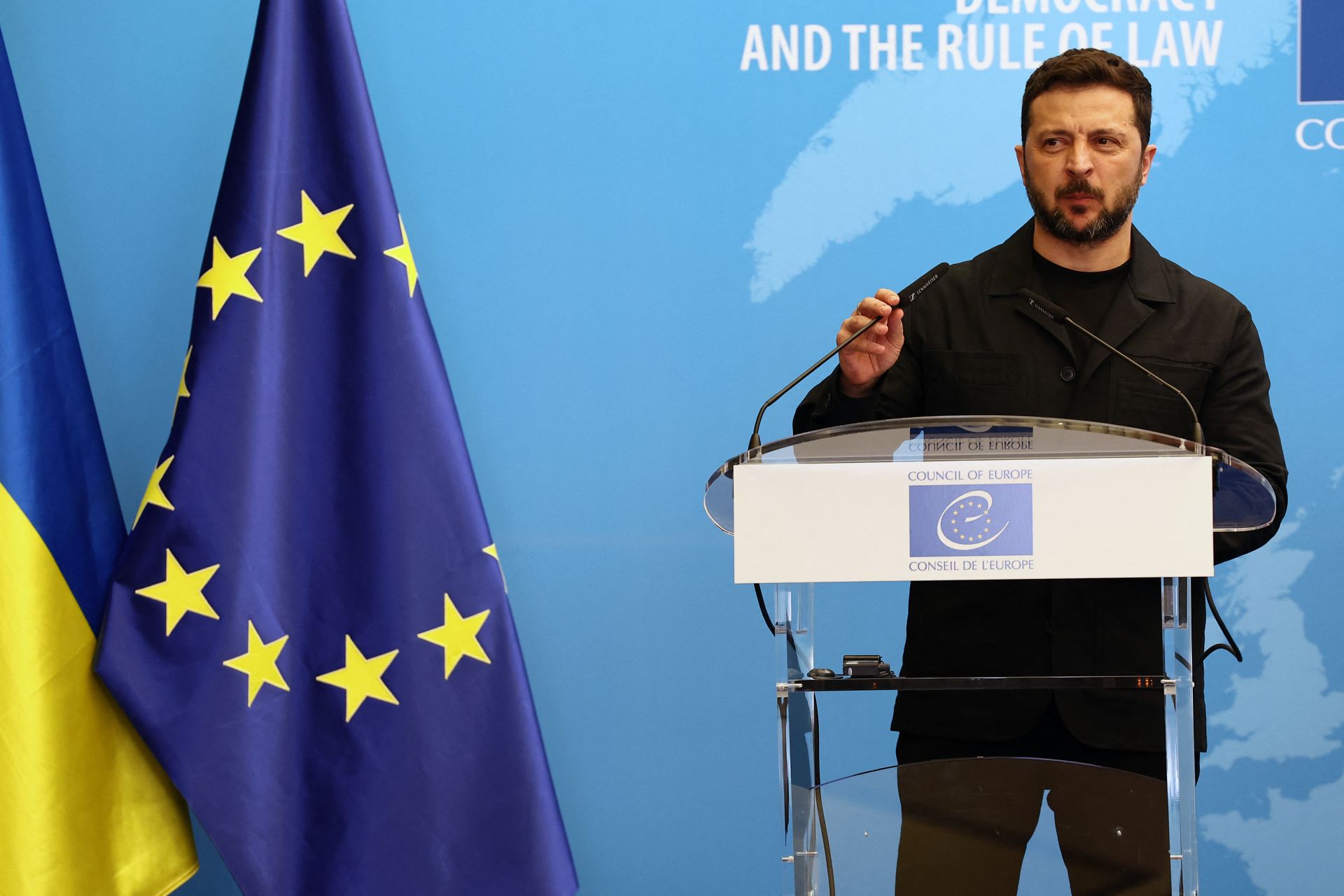 Zelensky signe un accord pour un tribunal spécial sur la guerre en Ukraine
