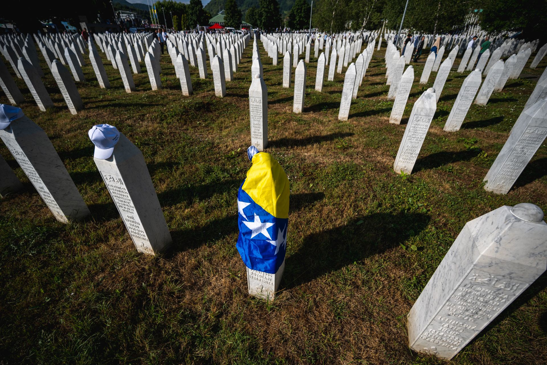«Douleur dans l'âme»: la Bosnie commémore le génocide de Srebrenica, 30 ans après