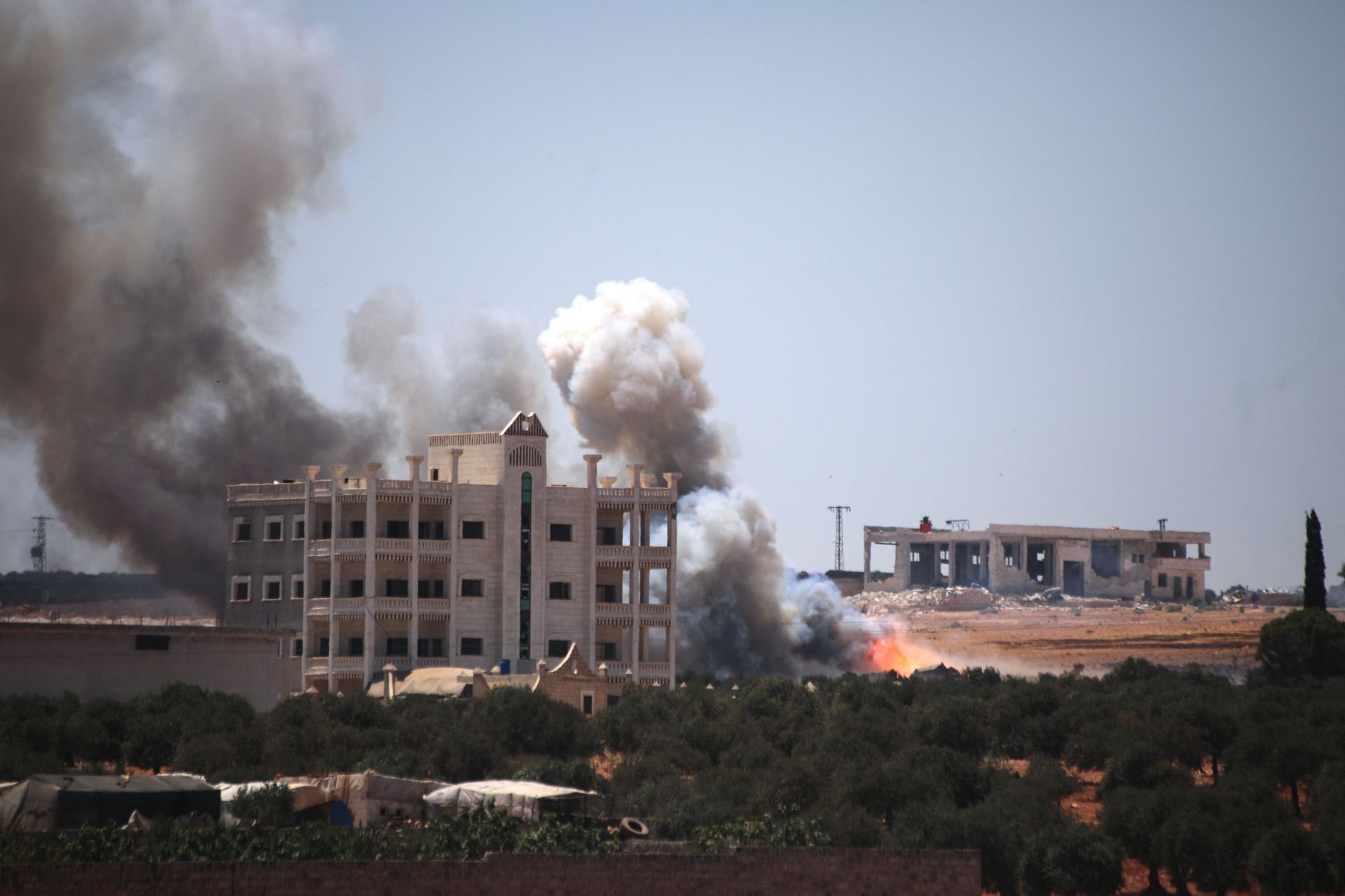 Syrie: au moins 12 morts et plus de 100 blessés dans une série d’explosions à un entrepôt d’armes 