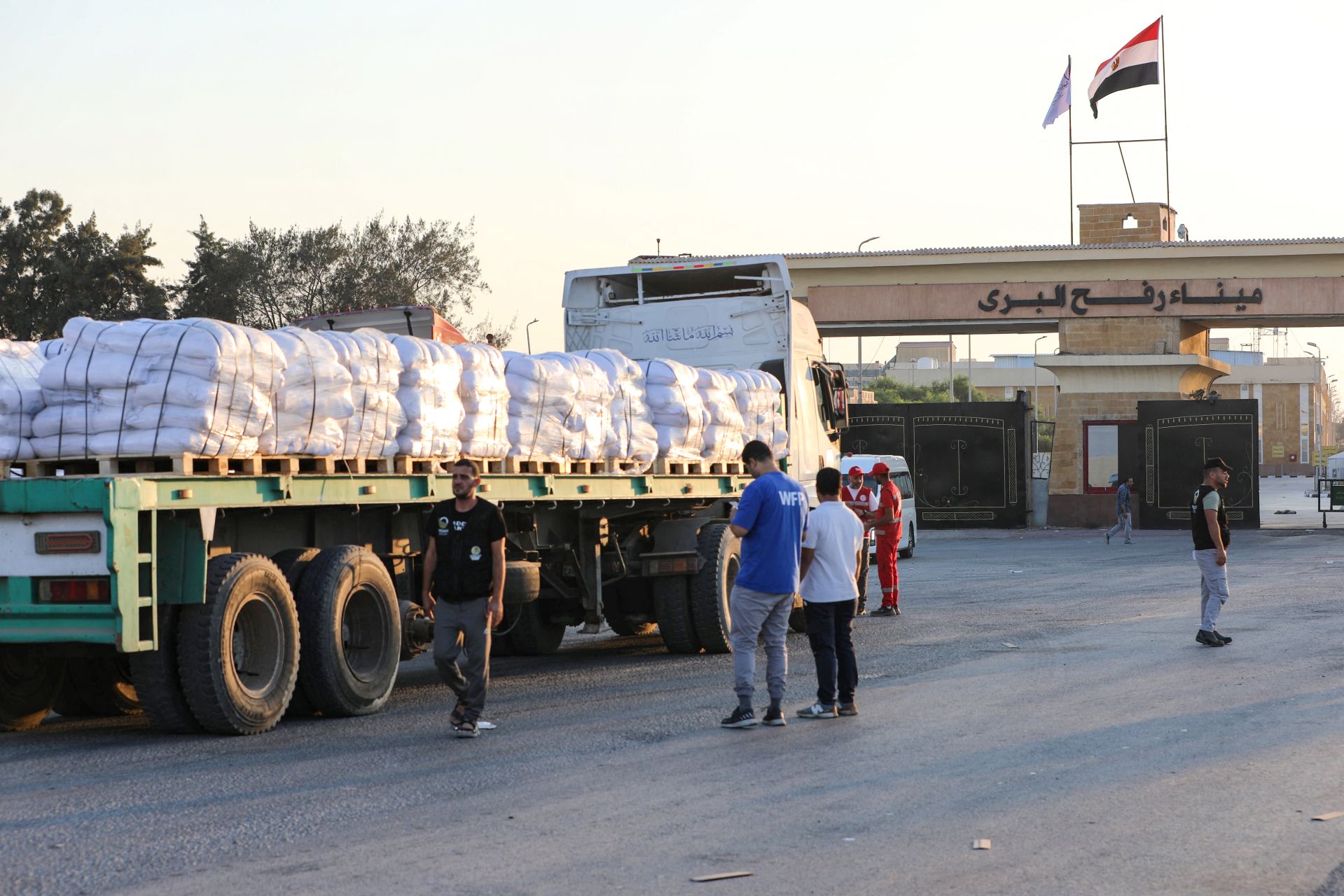 Gaza: un camion de vivres se retourne sur la foule, 20 morts selon la Défense civile