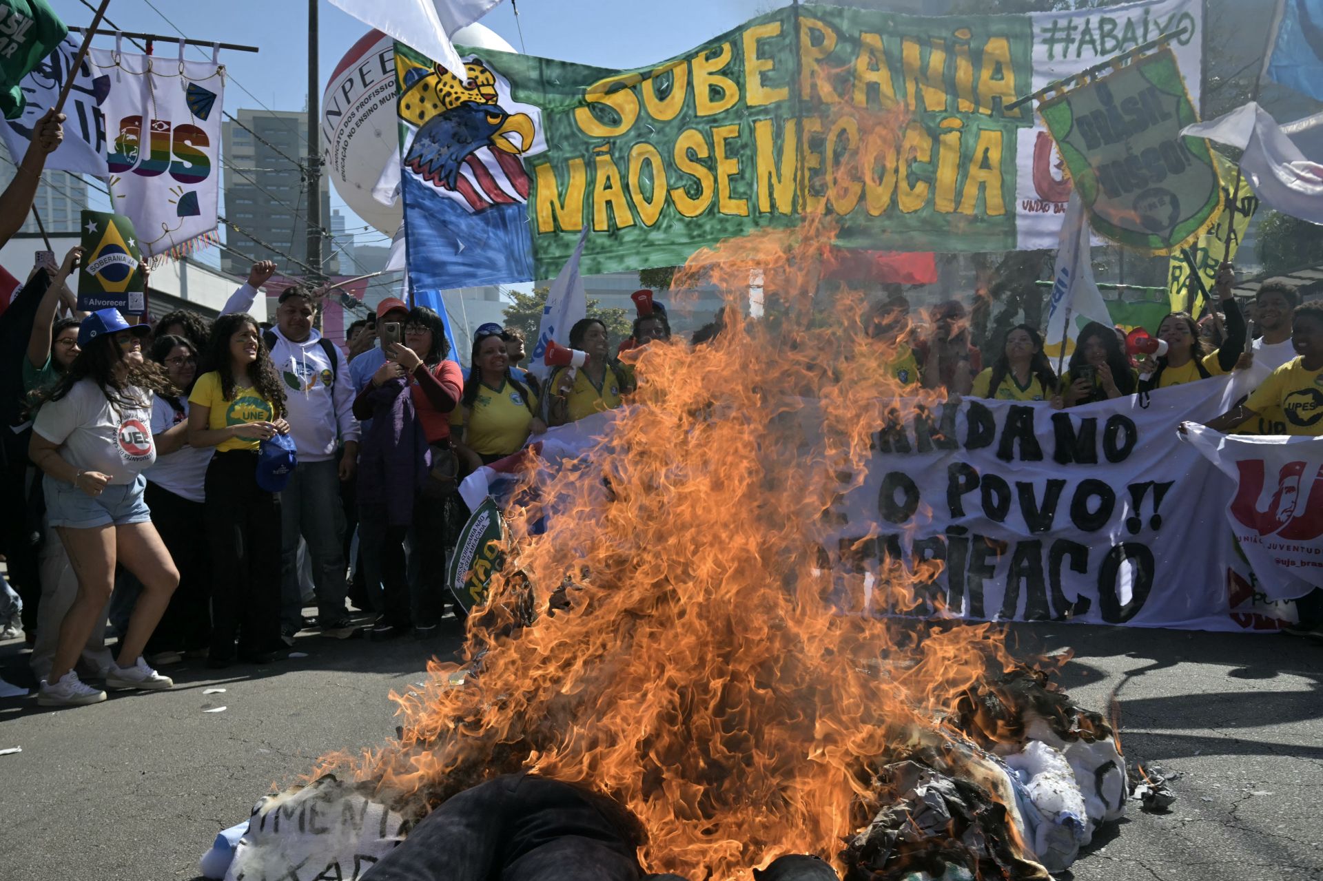 Brésil : manifestations pro-Bolsonaro après les sanctions américaines