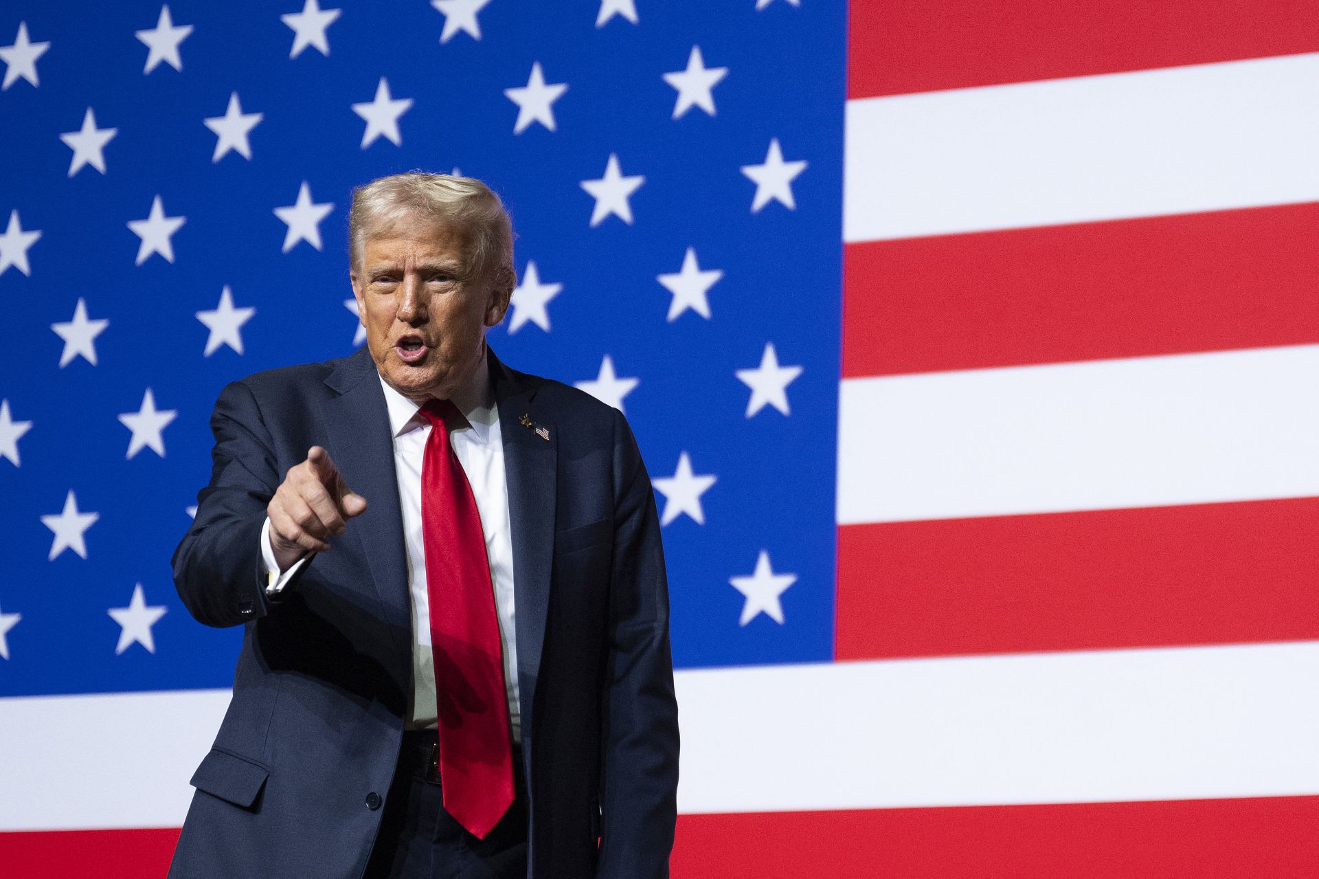 Trump menace la Chine de représailles «massives» après des restrictions de Pékin sur les terres rares