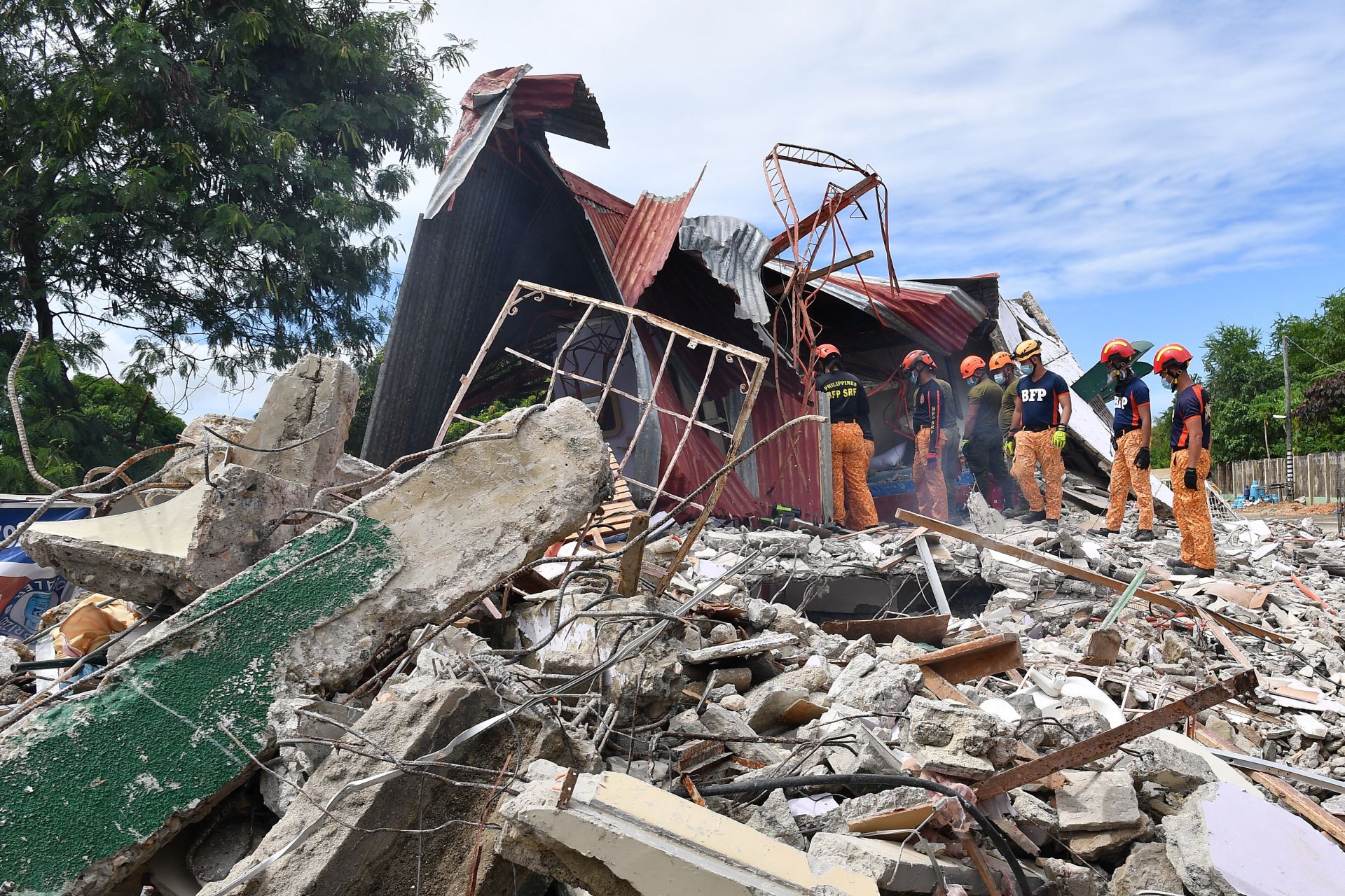 Philippines: le bilan d'un violent séisme porté à 69 morts, les blessés affluent
