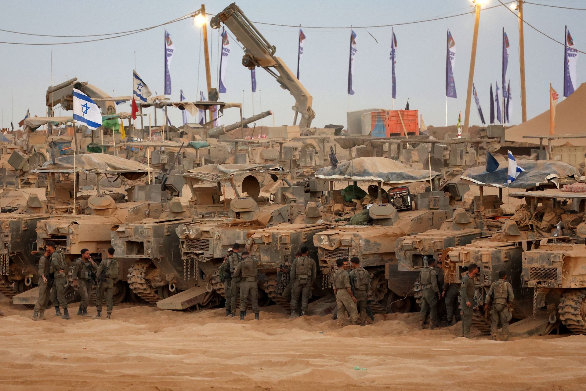 Israël a regroupé les détenus devant être libérés en échange des otages de Gaza