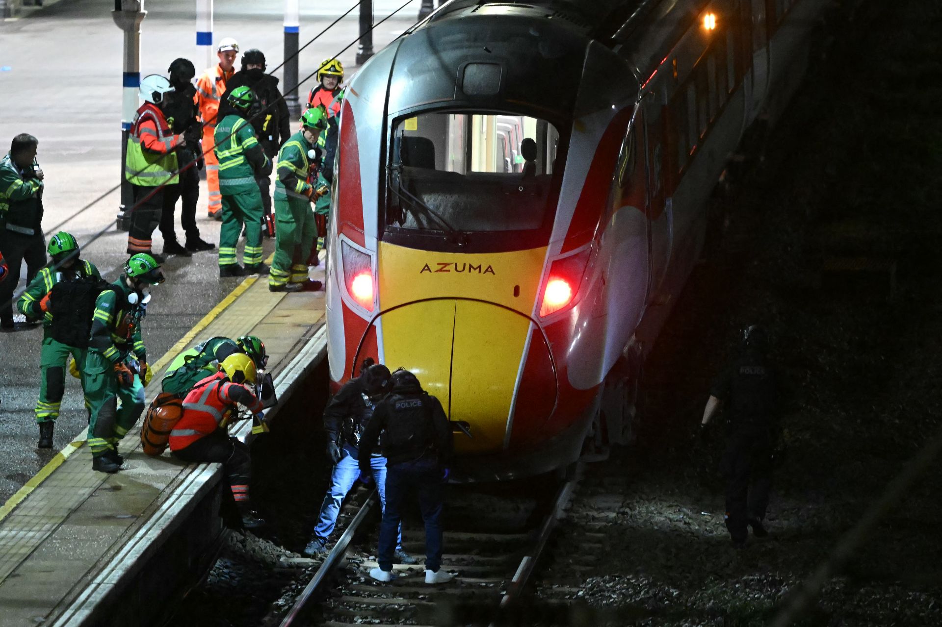 Au moins dix blessés dont neuf graves dans une attaque à l'arme blanche dans un train en Angleterre