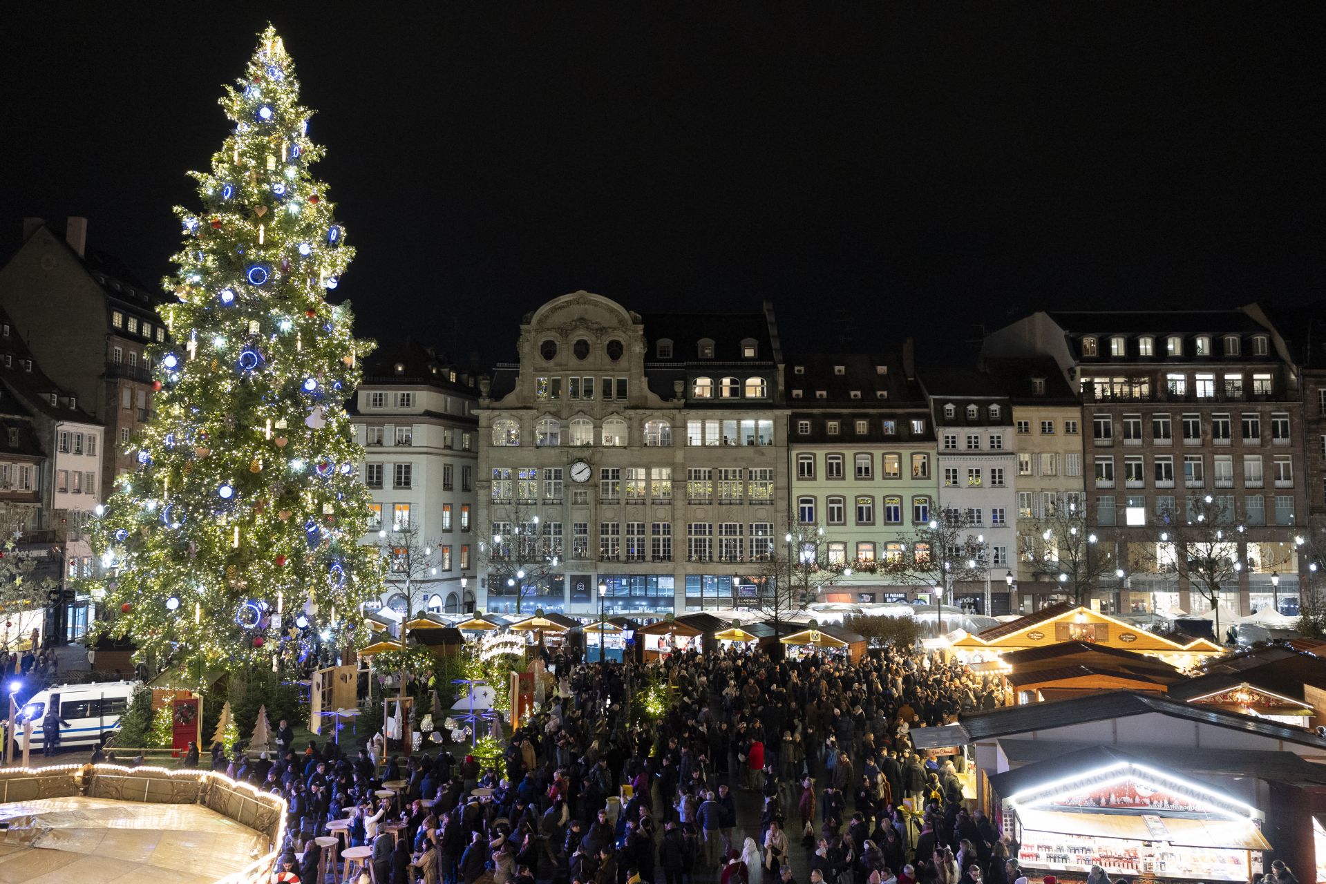 Coup d’envoi féérique et ultrasecurisé pour le marché de Noël de Strasbourg