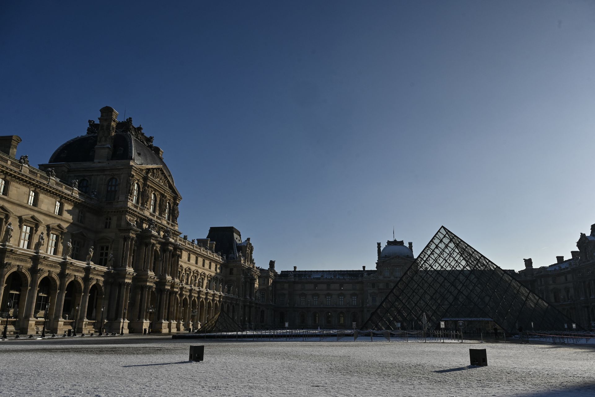 Le Louvre rouvre entièrement après une grève partiellement suspendue