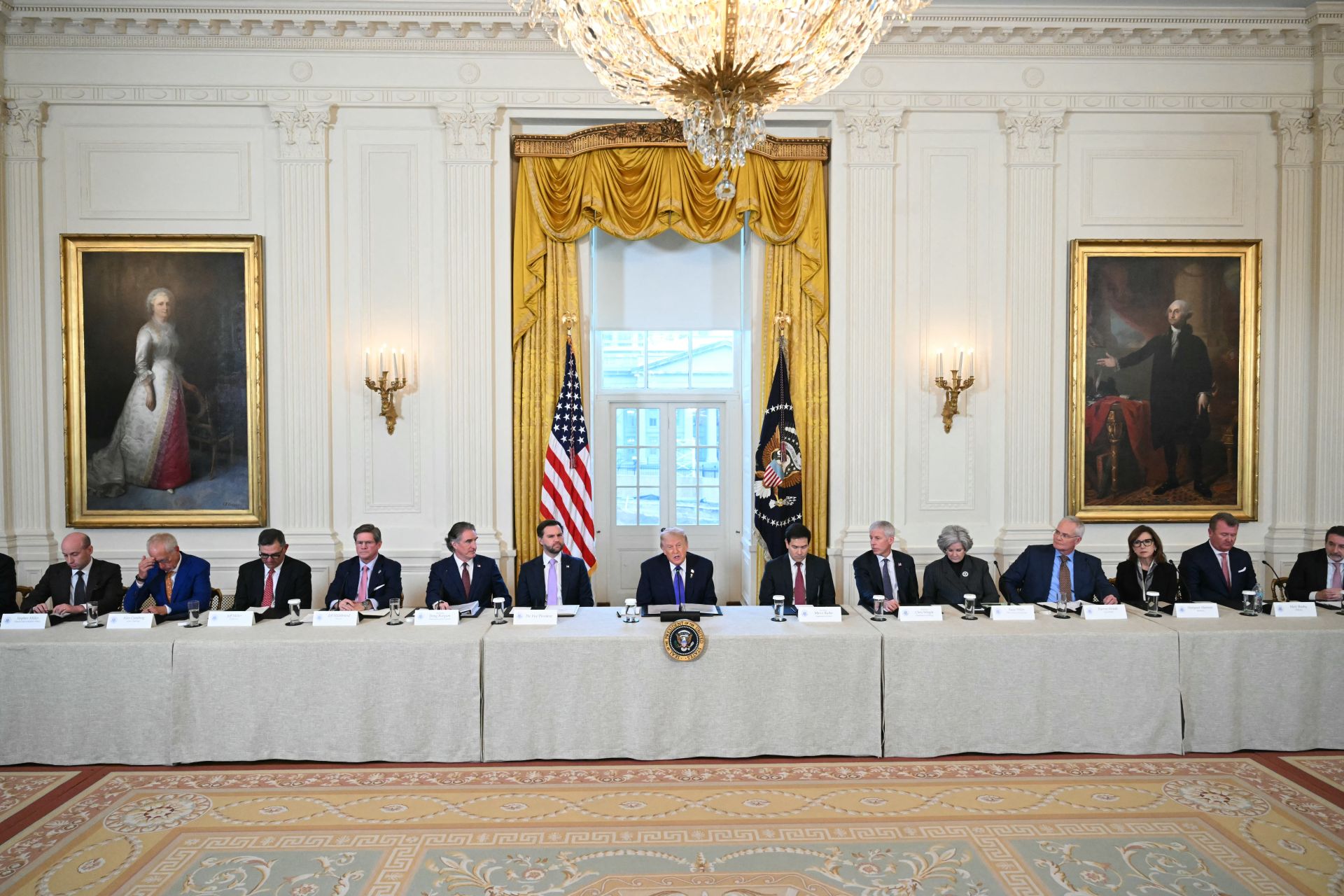 Trump va rencontrer les patrons du pétrole, en pleine montée des prix
