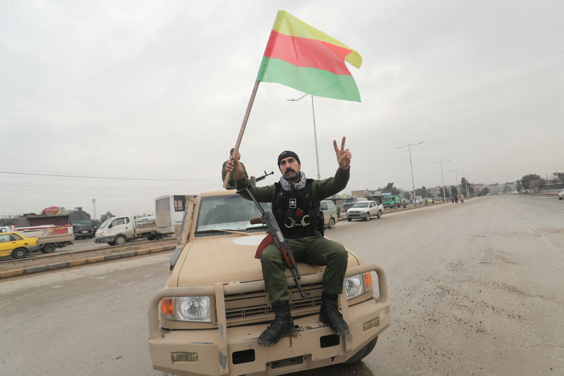 Syrie: Hassaké, sous couvre-feu, attend les forces gouvernementales