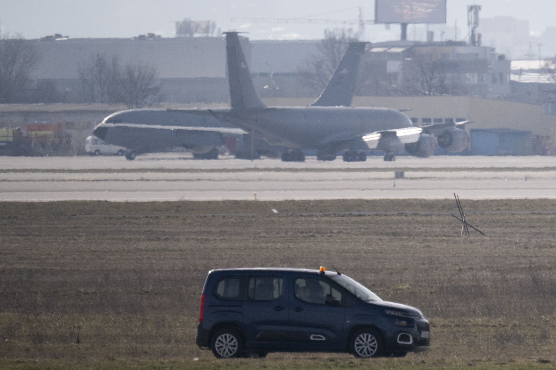 Bulgarie: l’aéroport de Sofia brièvement fermé aux civils sur fond de déploiement militaire américain