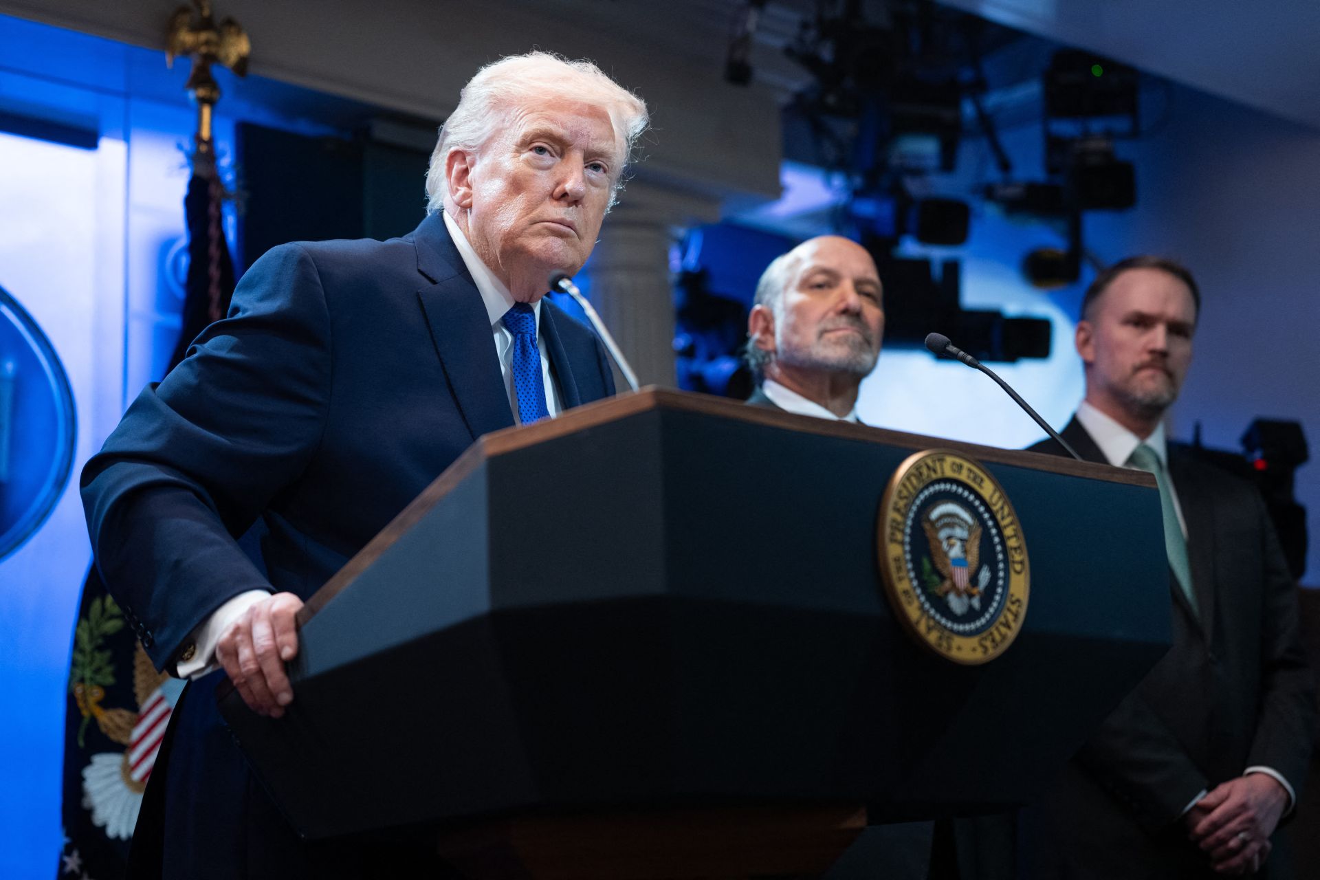 Trump relève ses nouveaux droits de douane mondiaux de 10% à 15%