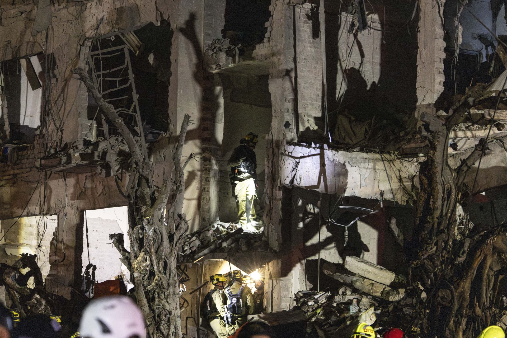 Israël vise encore Téhéran, le Hezbollah s'implique: les principaux développements