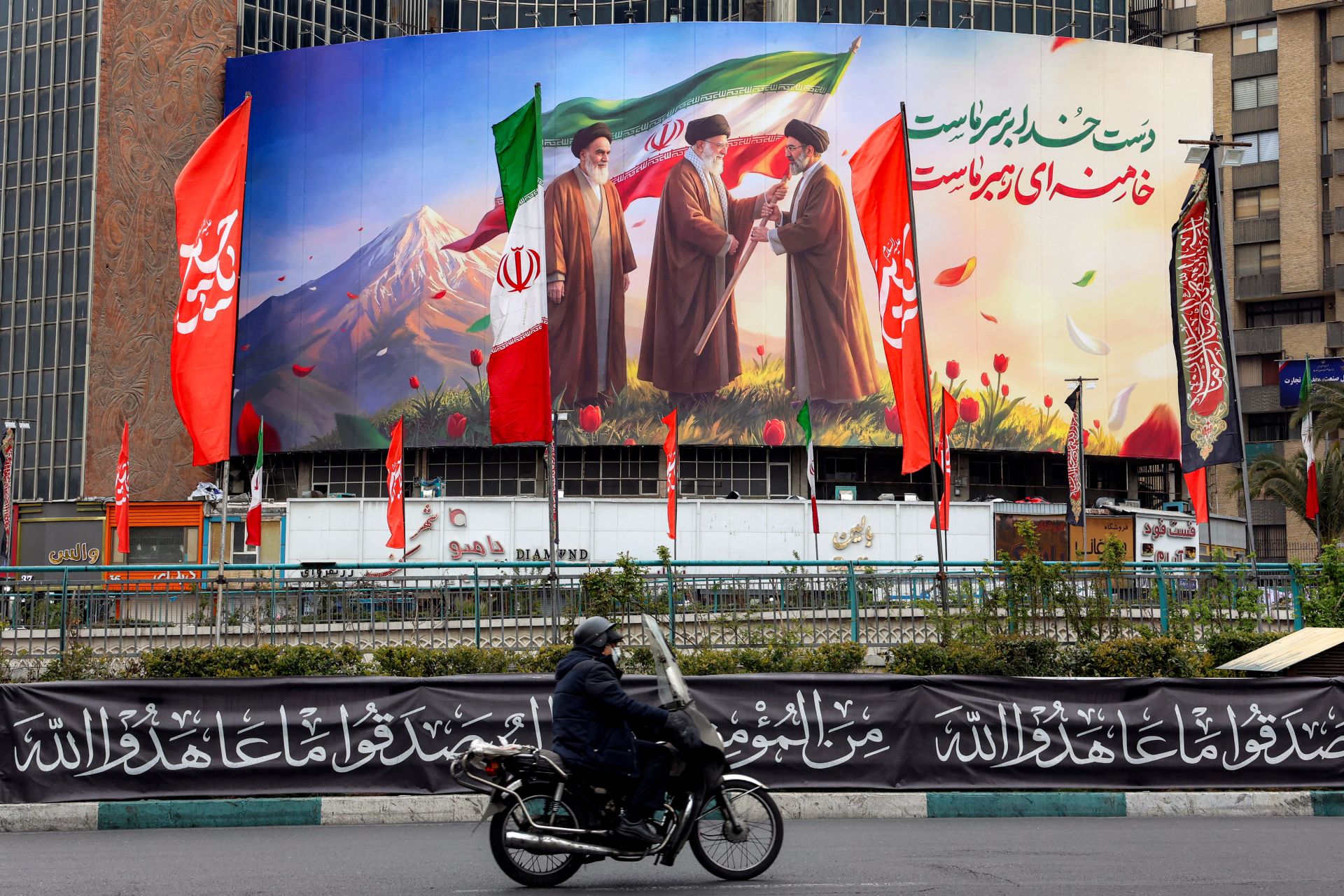 L'Iran prêt à une guerre d'usure qui «détruirait» l'économie mondiale