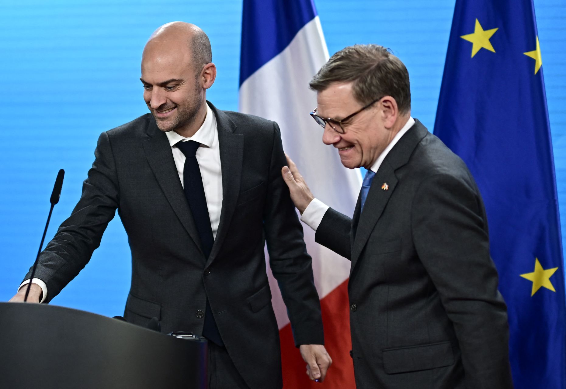 Berlin et Paris appellent à la «désescalade» pour éviter une «crise» mondiale