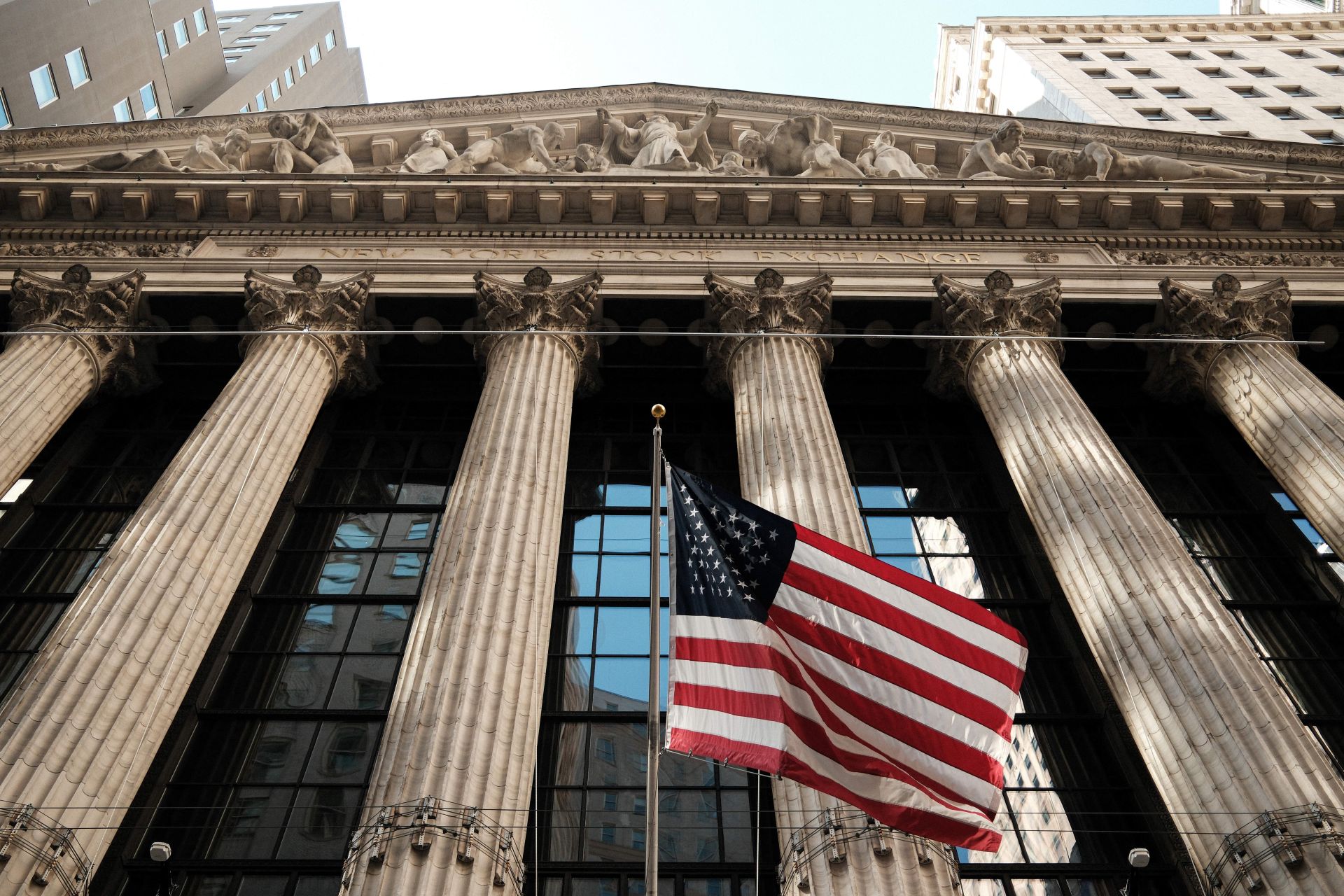 Le dollar s'affaiblit avec l'anticipation de pourparlers sur le Moyen-Orient