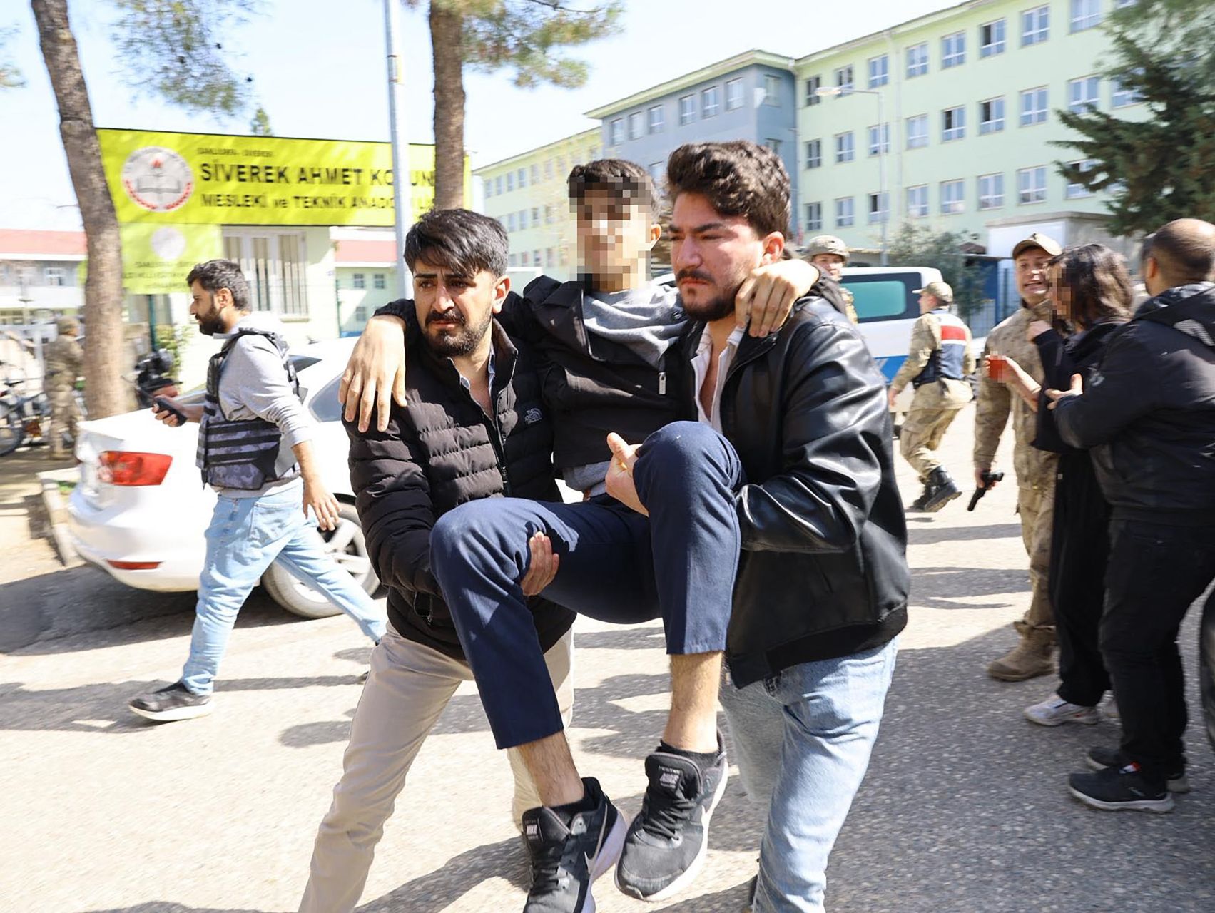 Turquie: quatre morts et 20 blessés dans des tirs dans une école