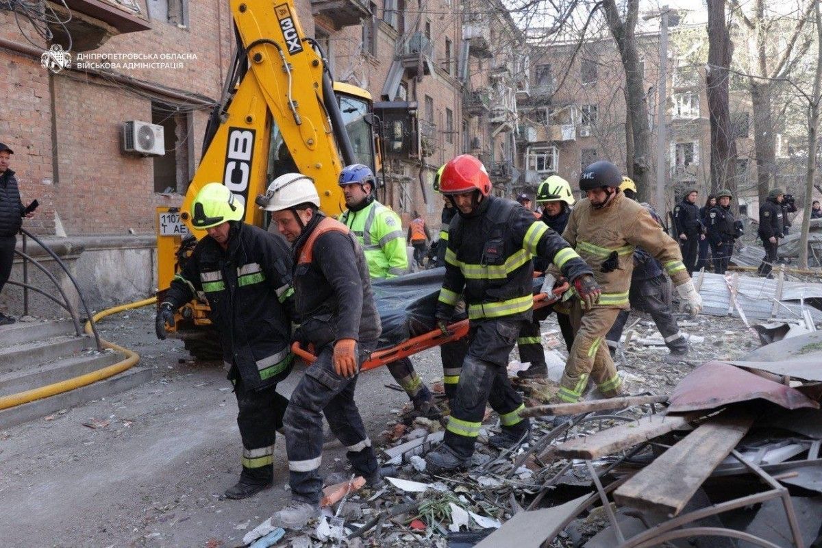 Ukraine: frappes meurtrières à Dnipro, Zelensky veut plus de sanctions