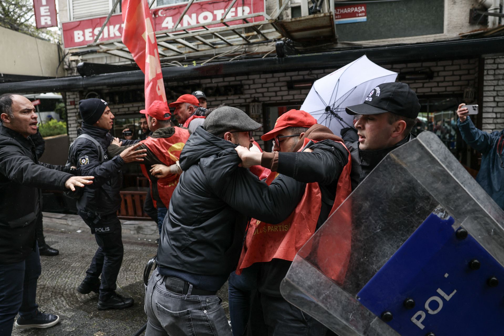 Turquie: forte répression policière contre les manifestants du 1er Mai à Istanbul