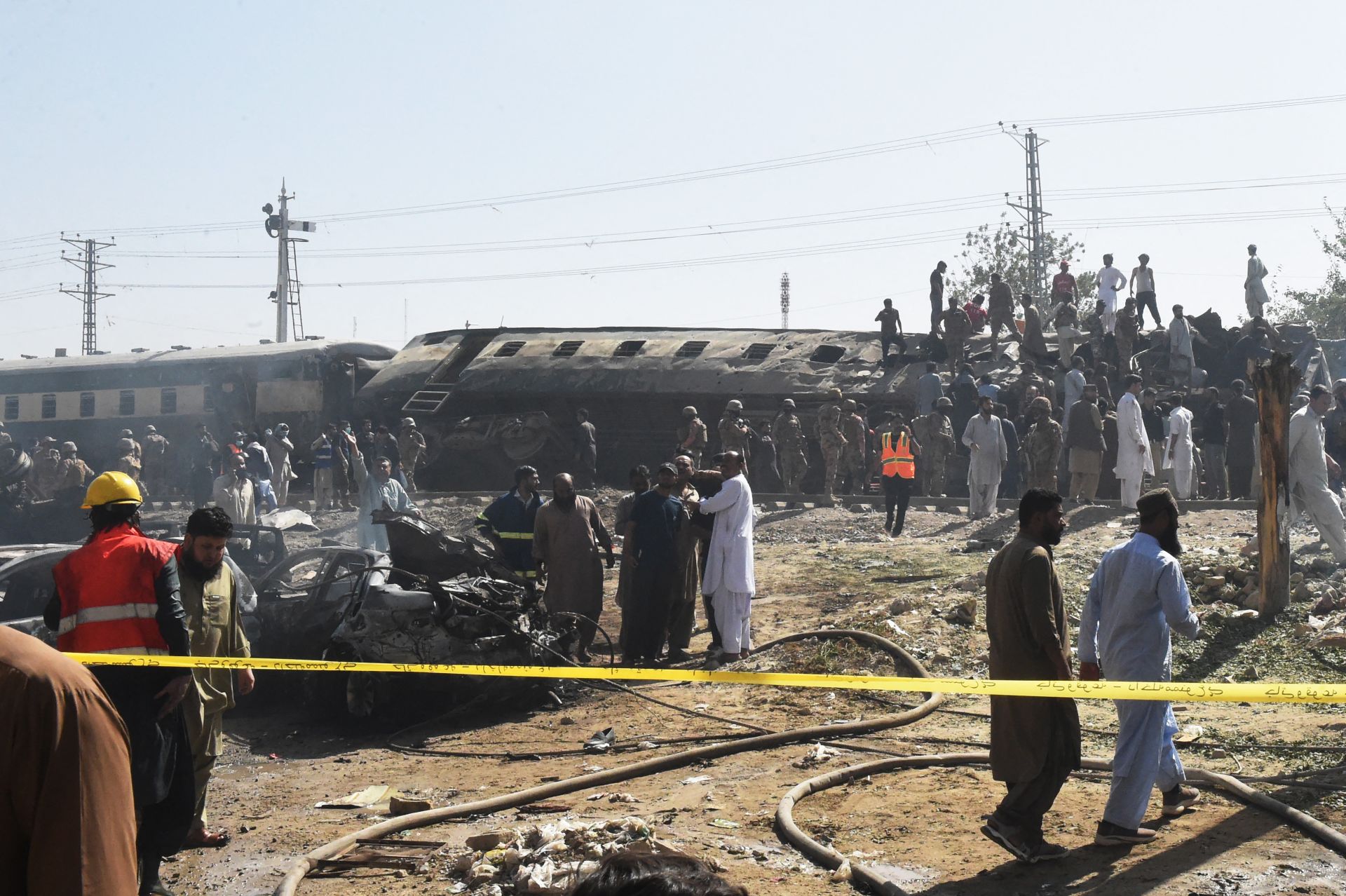 Pakistan: un attentat à la voiture piégée fait au moins 24 morts dans un train militaire