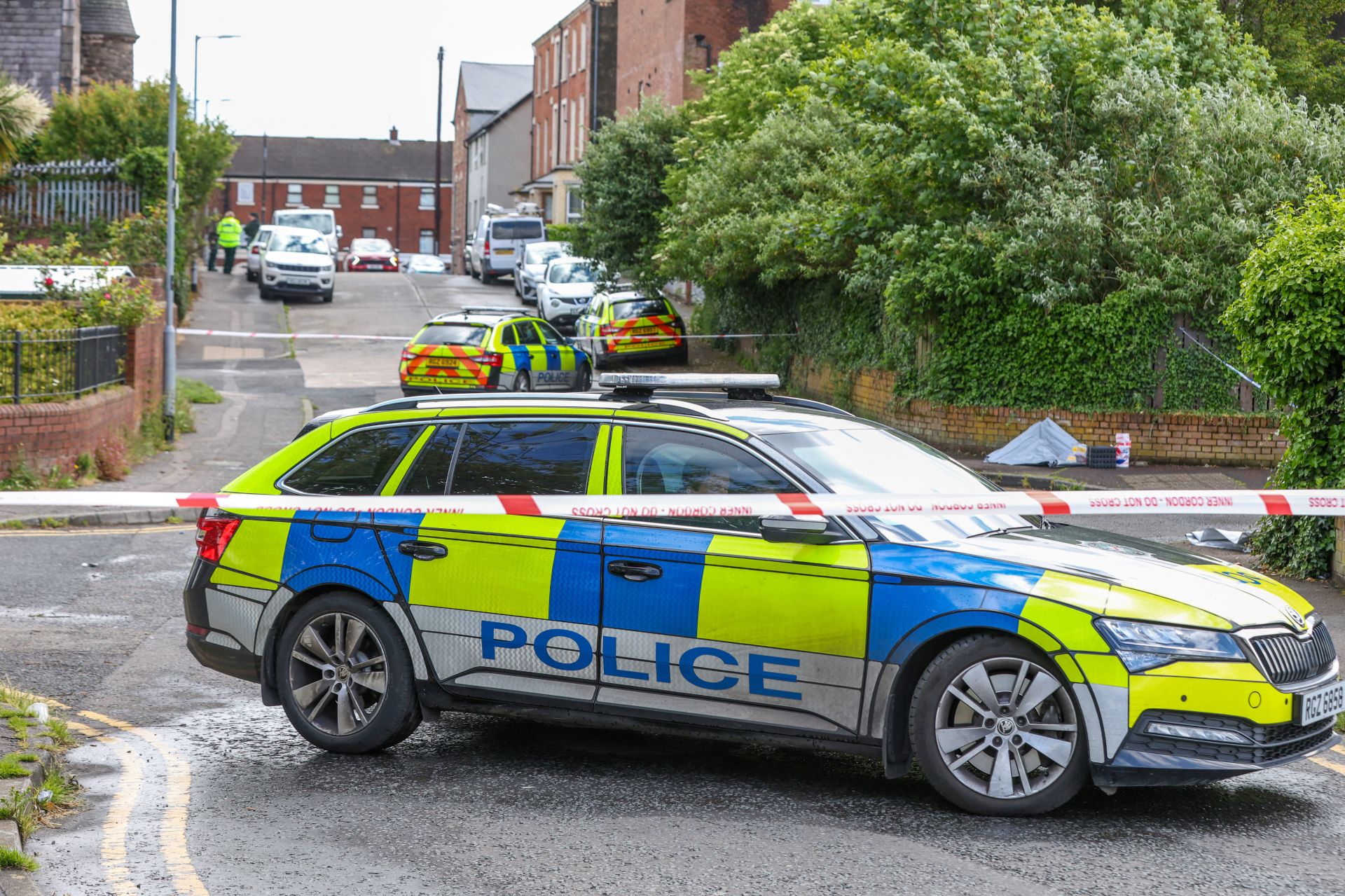 Attaque à Belfast: les autorités appellent au calme face au risque de violences anti-immigrés
