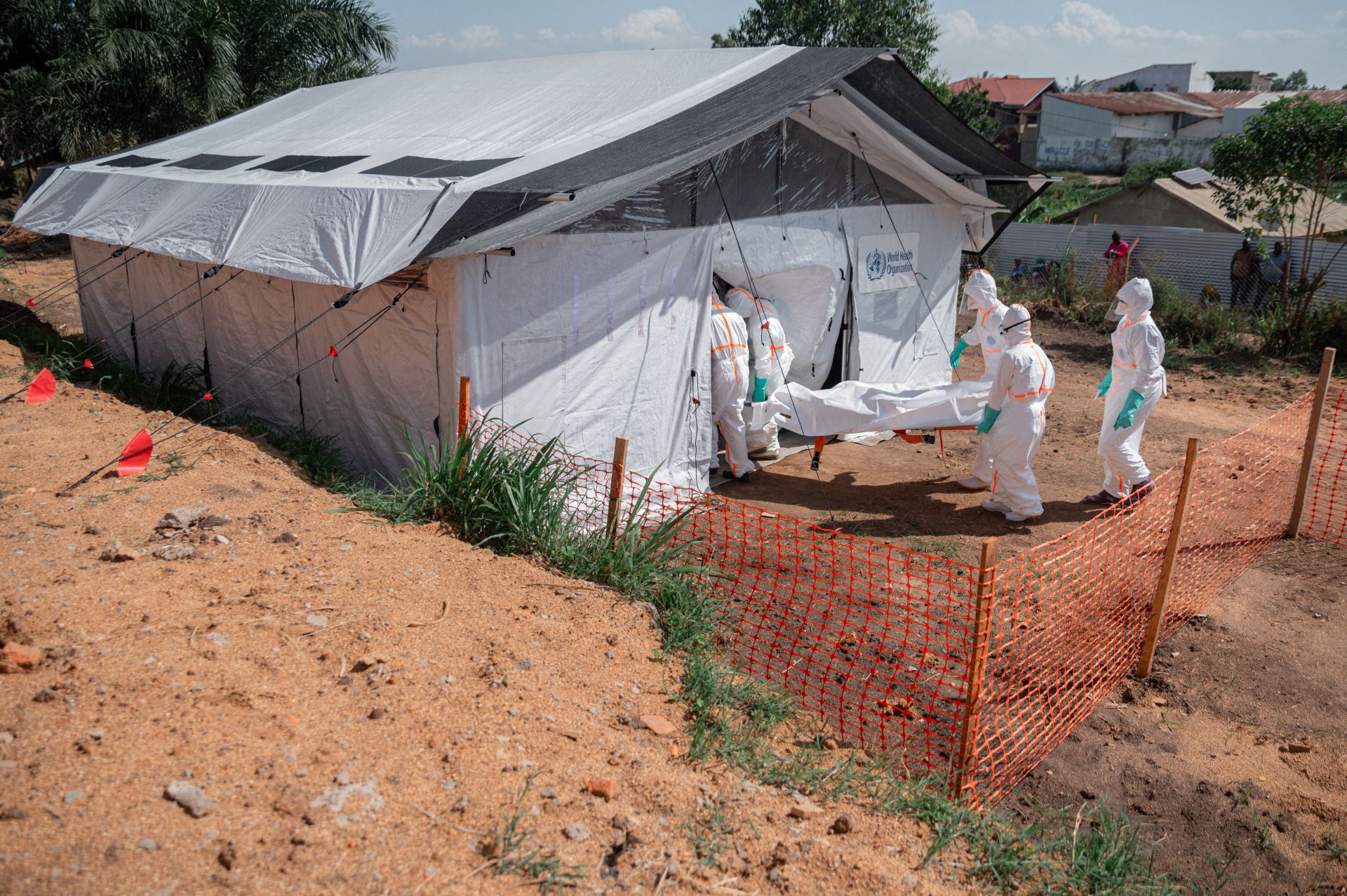 Un mois après le début de l'épidémie d'Ebola en RDC, le bilan dépasse les 200 morts 