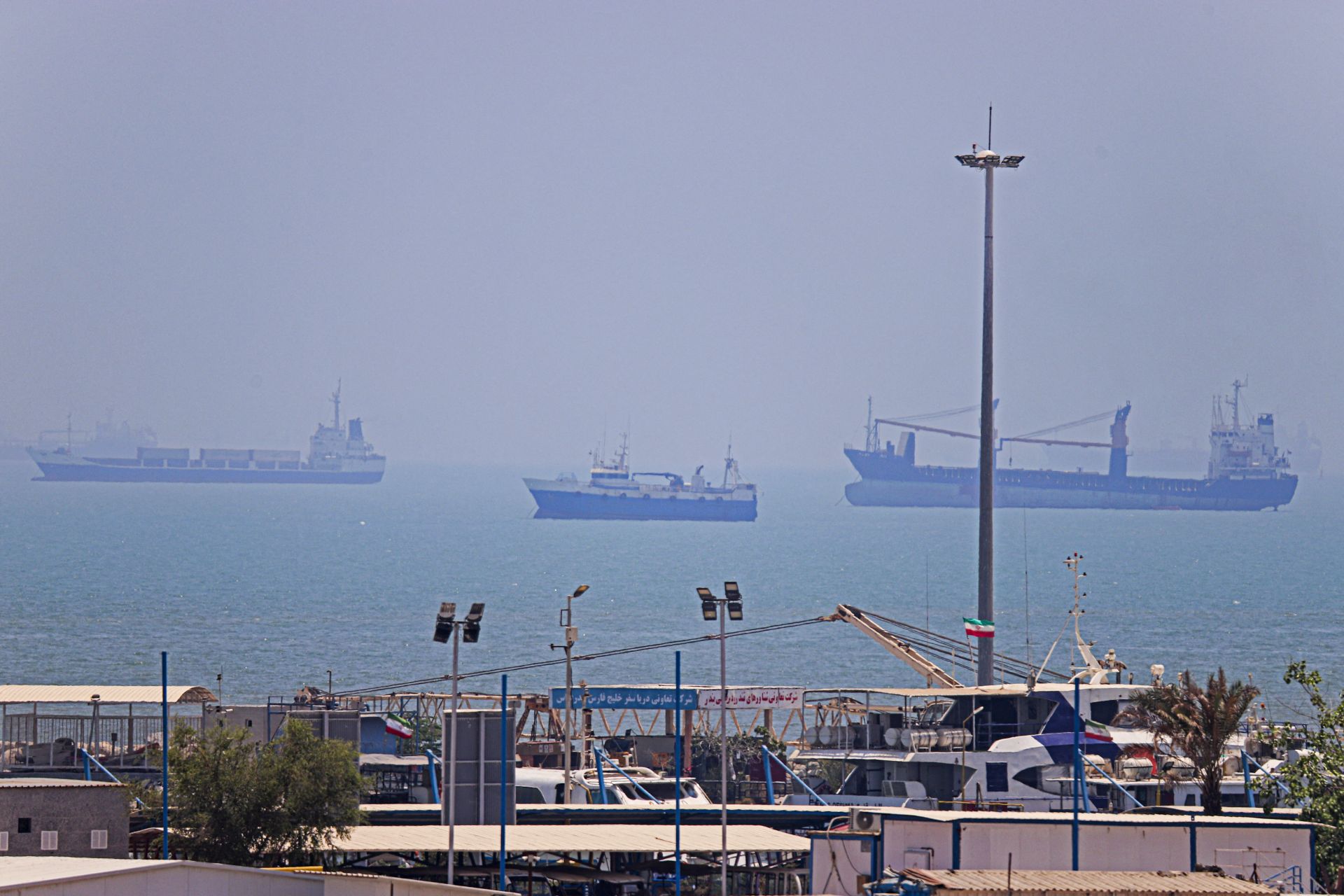 Détroit d'Ormuz: 25 navires l'ont franchi jeudi, un record depuis avril