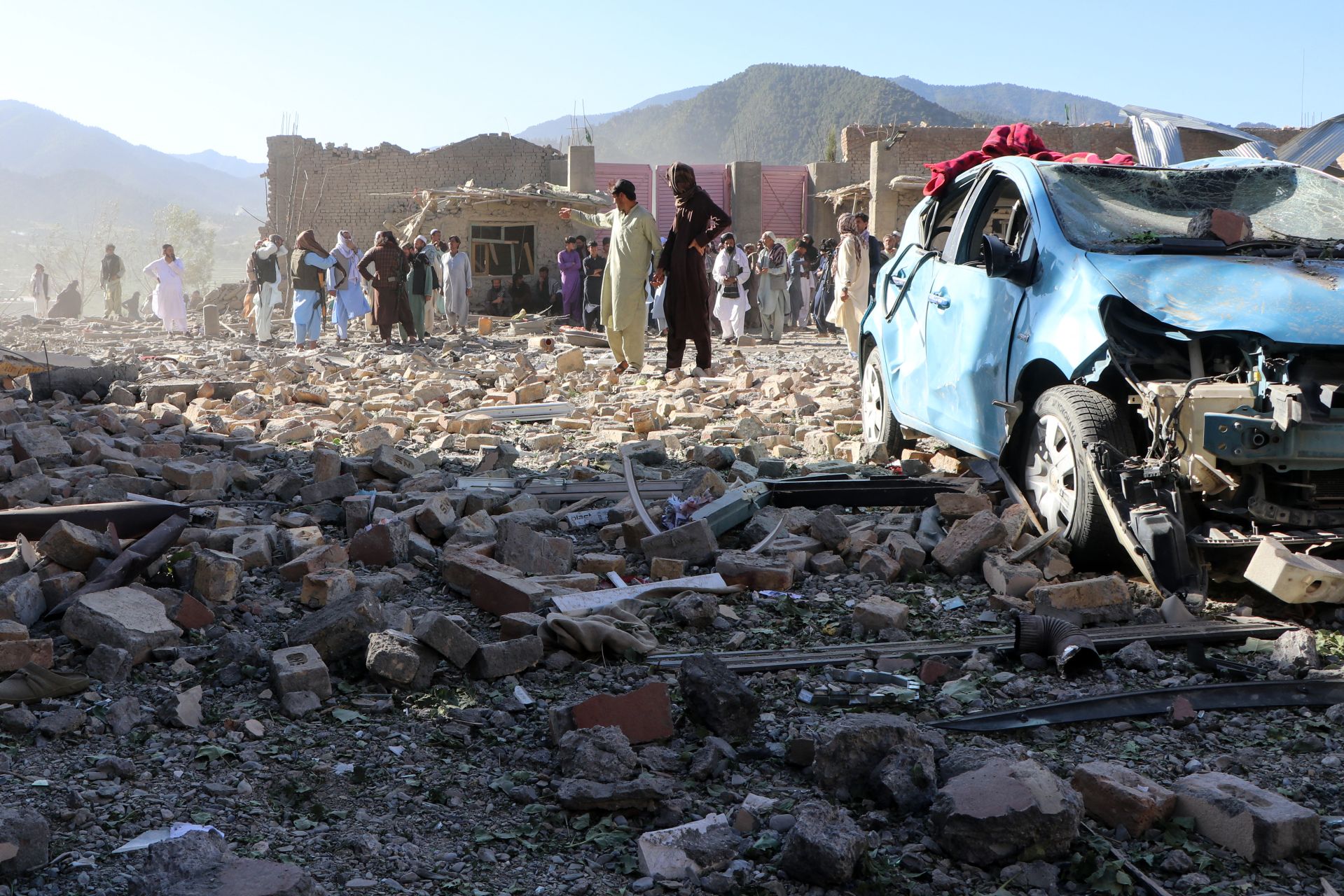 Afghanistan: une trentaine de morts dans des frappes pakistanaises, Kaboul dénonce des victimes civiles