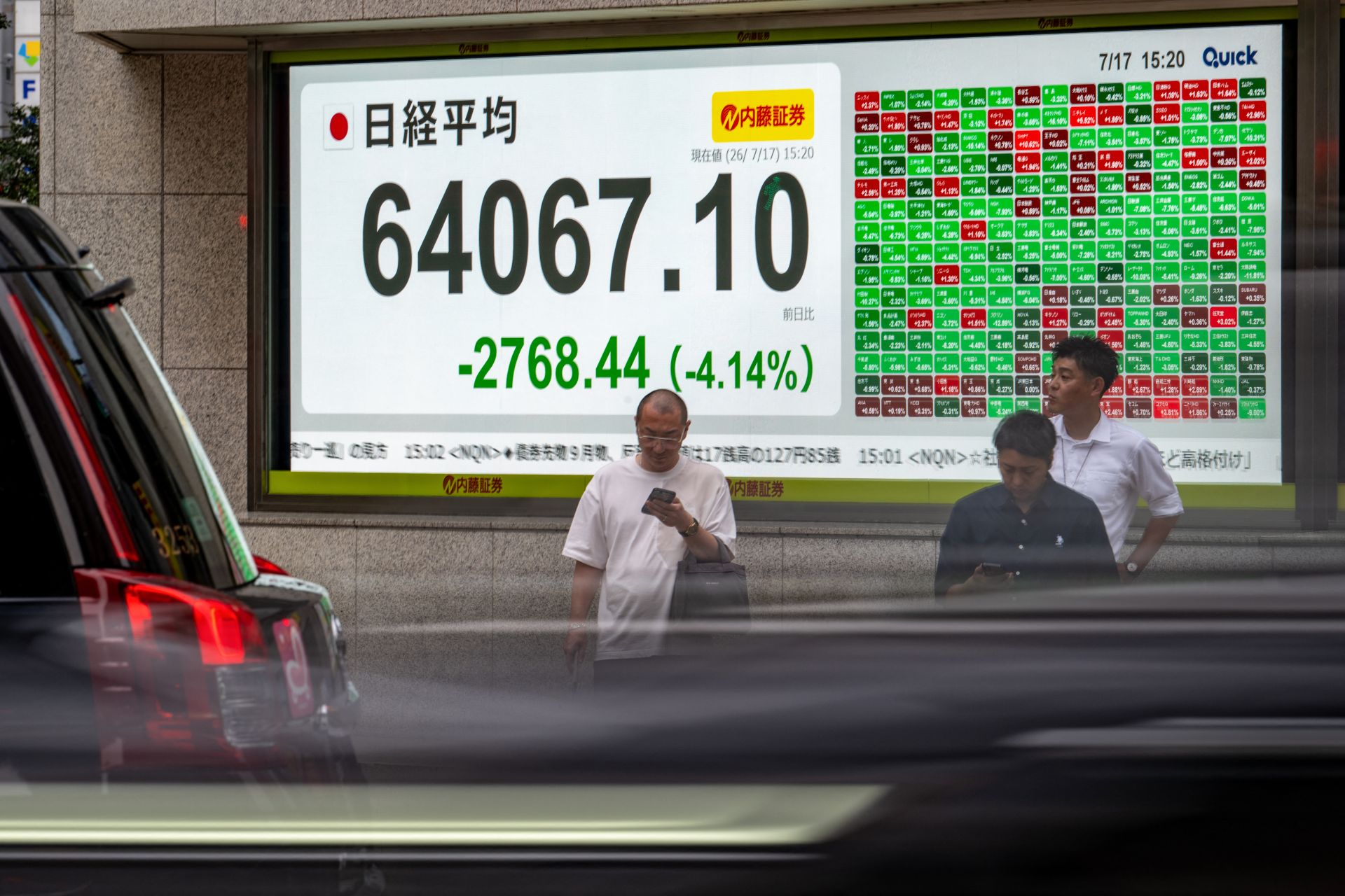 Marchés mondiaux: le Brent s'envole au dessus des 90 dollars, les Bourses reculent