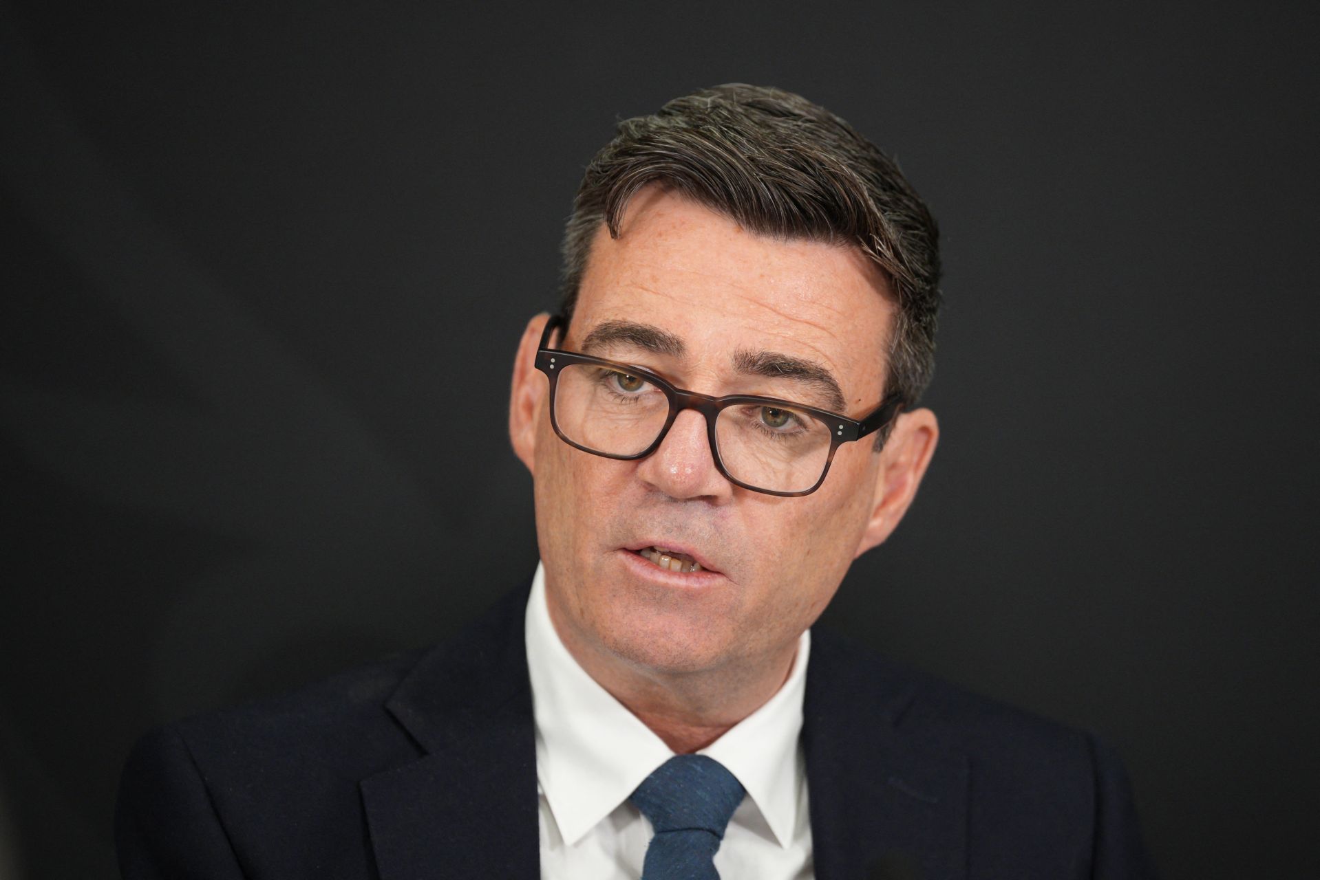 Royaume-Uni: le Premier ministre Andy Burnham promet de «défendre l'intérêt national» face à Trump