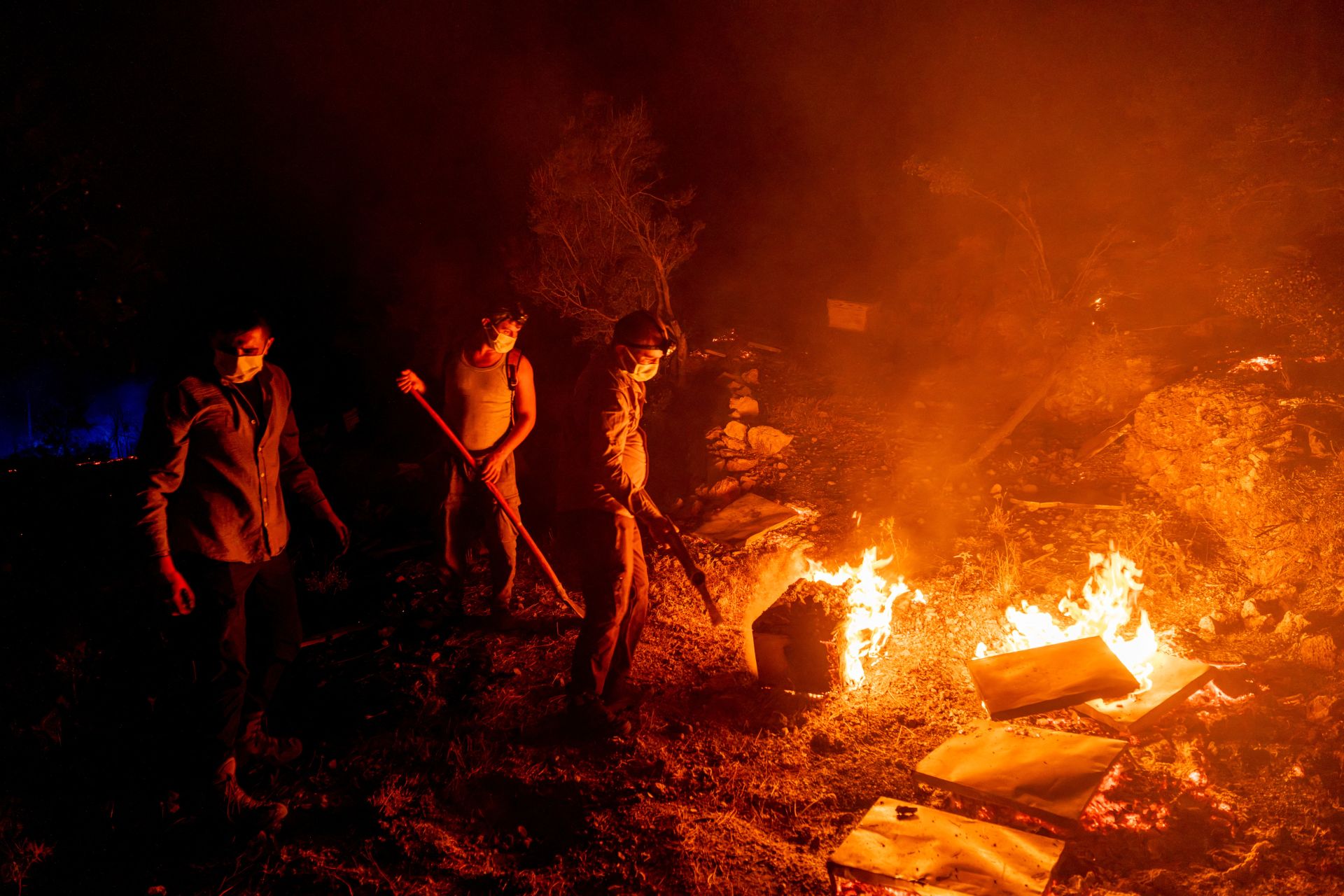 Turquie: lutte intensive contre le feu autour d'Antalya et sur la côte sud