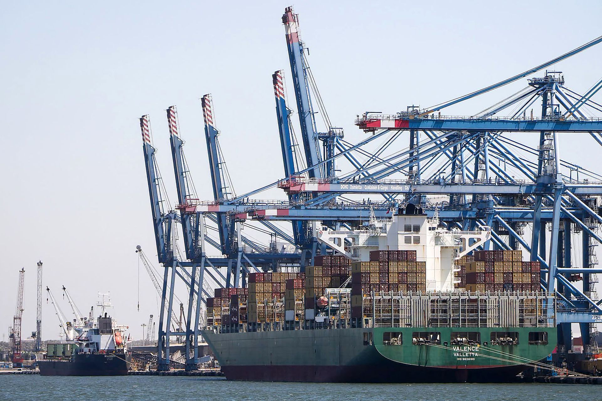 L'armée américaine dit avoir avoir tiré sur un navire qui violait son blocus des ports iraniens