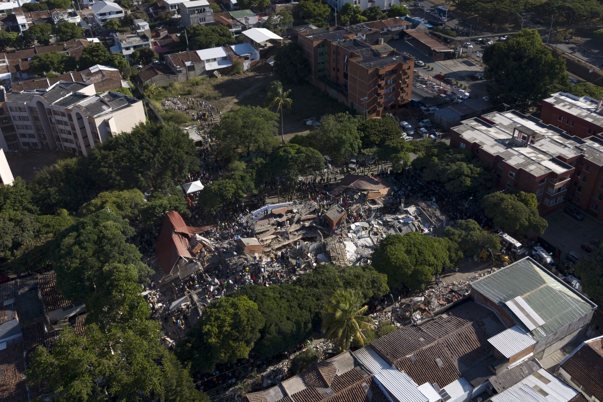 Séisme en Colombie: la recherche de survivants dans une phase critique