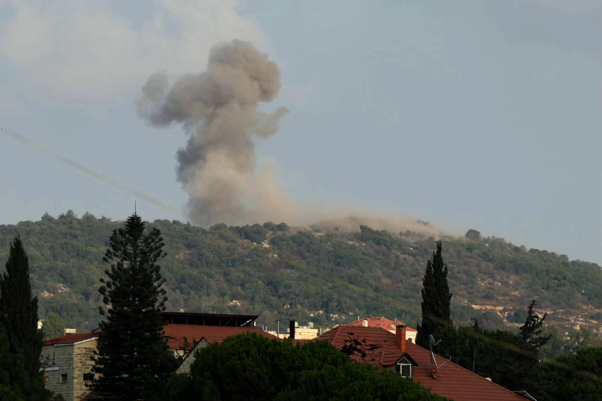 Raids, tirs d’artillerie et dynamitages se poursuivent au Liban-Sud