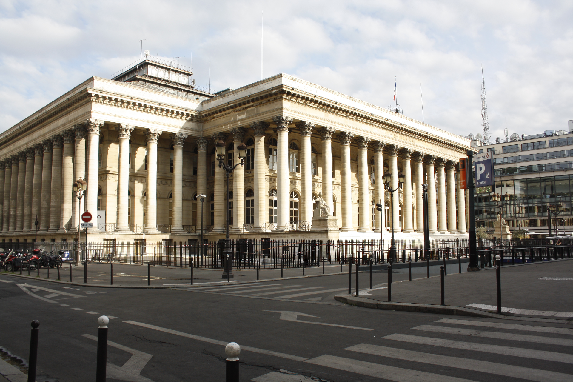 Les bourses mondiales avancent grâce à une période de calme