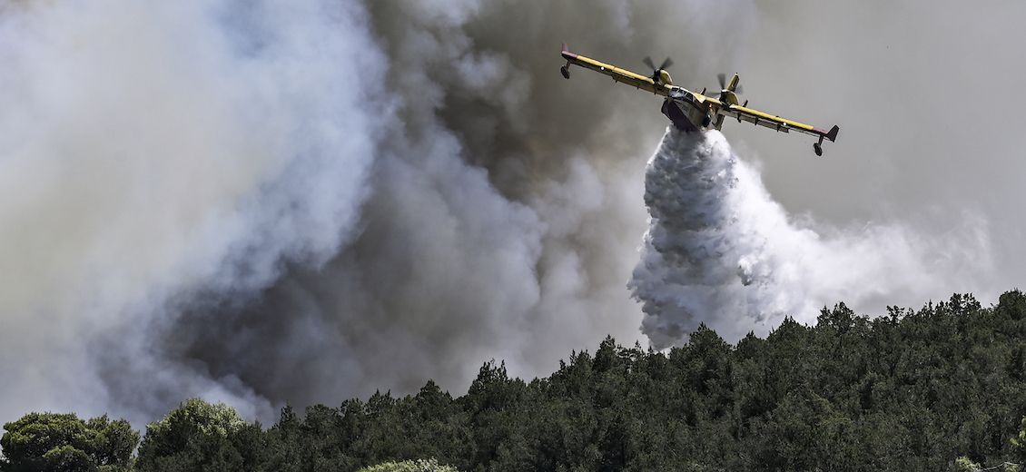 Incendies: un bombardier d'eau s'écrase en Grèce