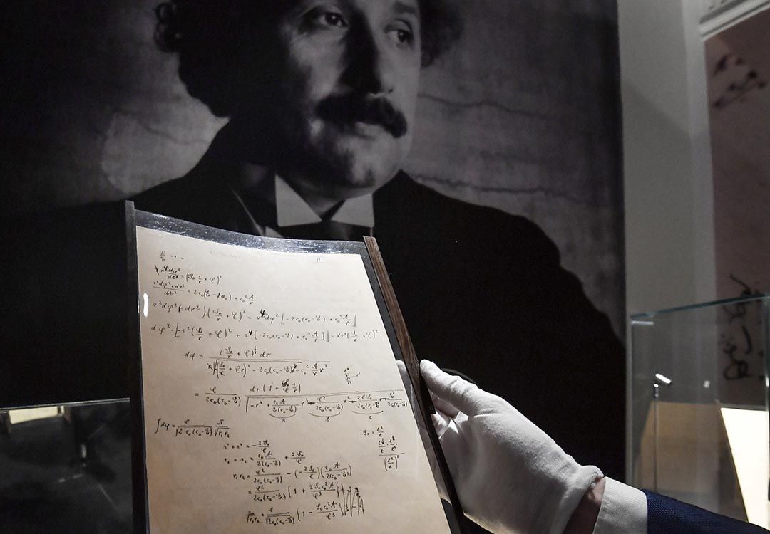 Un manuscrit d’Einstein bat des records aux enchères