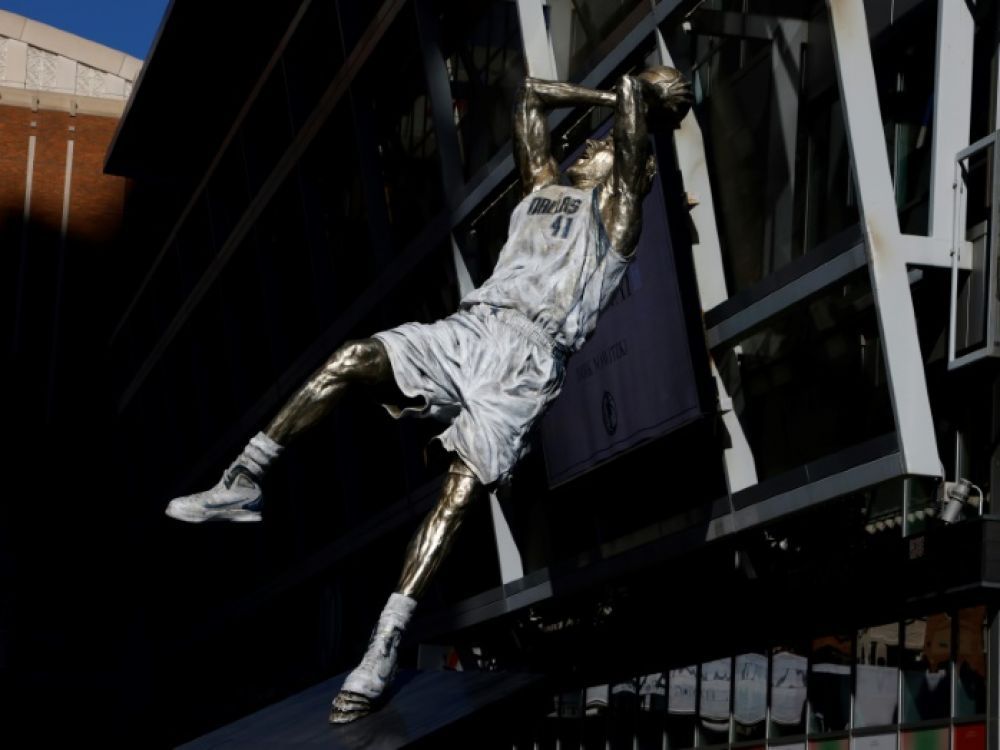 Basket: Dirk Nowitzki a désormais sa statue à Dallas