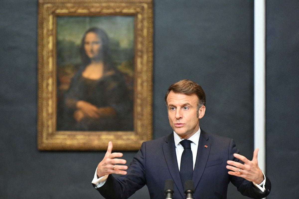 Emmanuel Macron promet une nouvelle ère pour le Louvre