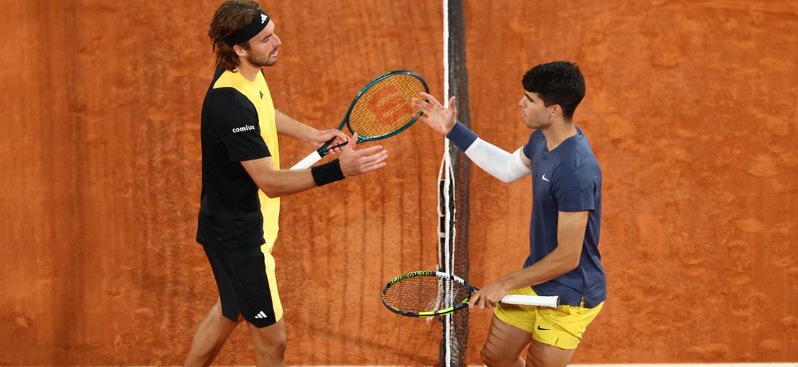 Roland-Garros: Alcaraz surclasse Tsitsipas et prend rendez-vous avec Sinner en demie