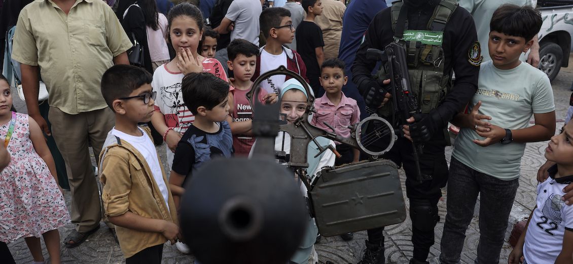 Gaza: le Hamas fanfaronne en exposant son arsenal